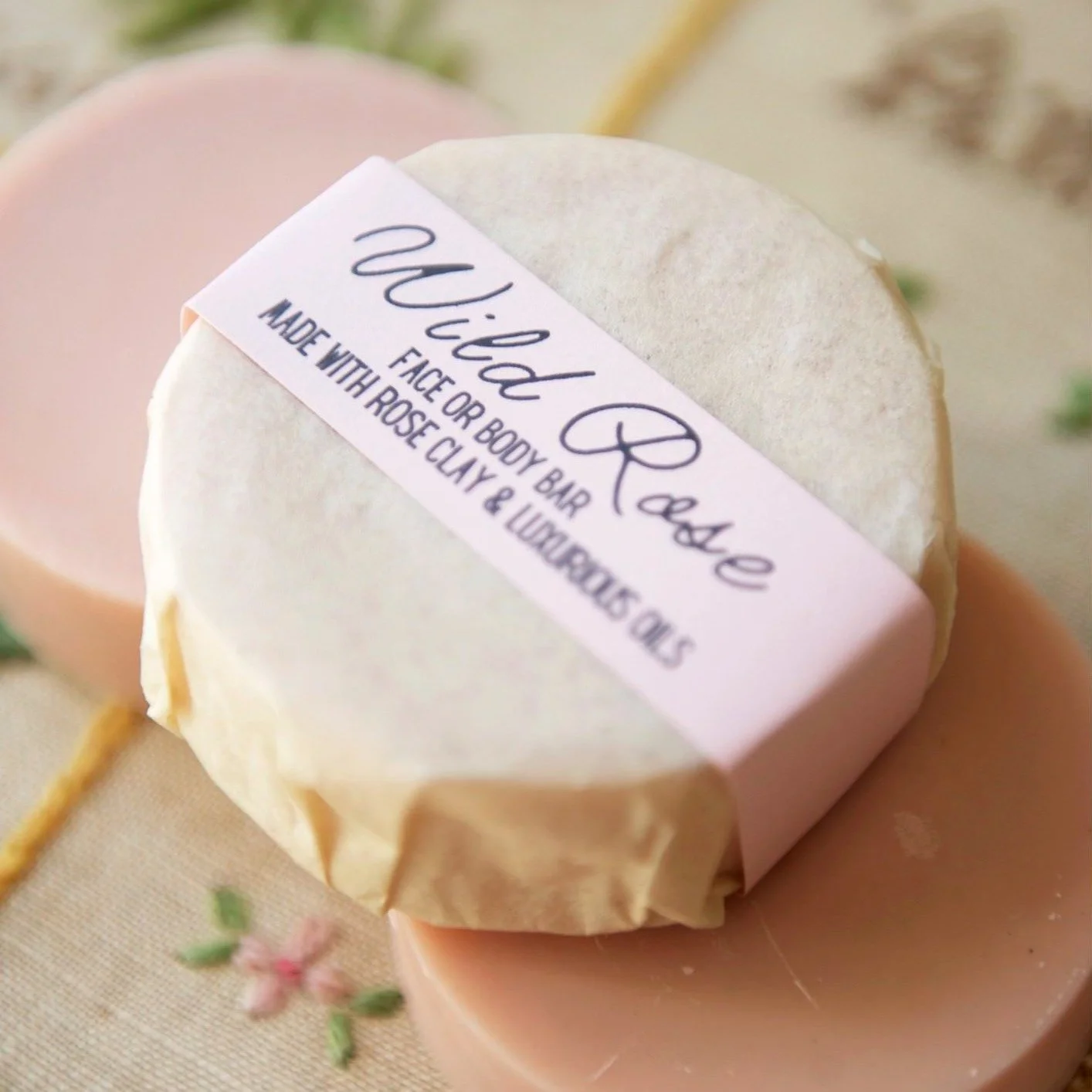 Restock of some pretty little things in the shop today... 

For those of you dreaming of roses cut from the garden deeply inhale...maybe this will get you through till spring. 🌹

#wildrose #rosesoap #rosesoaps #roselover #roselovers #roseclaysoap #r