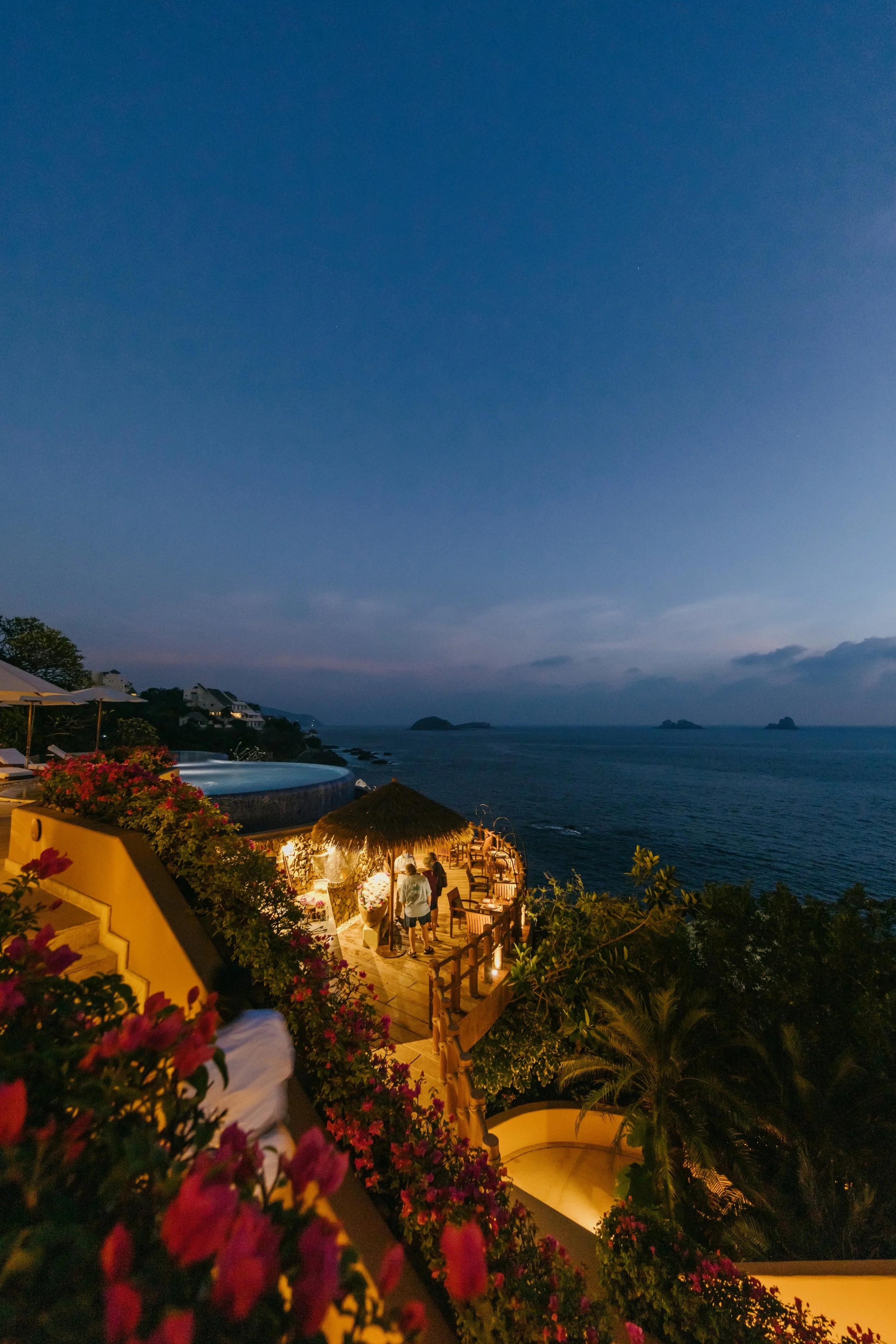 CDM_SEAFOOD BAR_Photo by Davis Gerber_2 lo res.jpg