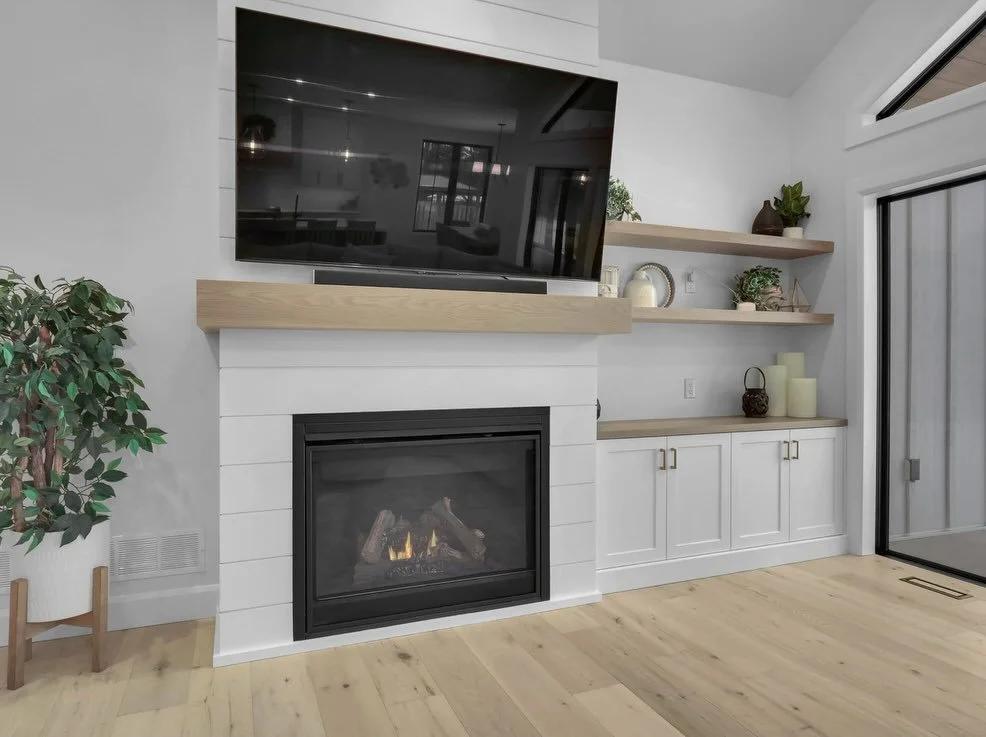 It&rsquo;s all in the details ✨

This custom fireplace wall is a favourite in this home &mdash; from the shiplap surround to the warm wood mantel, built-ins, floating shelves, and soft tones throughout the space.

The perfect place to cozy up on a co