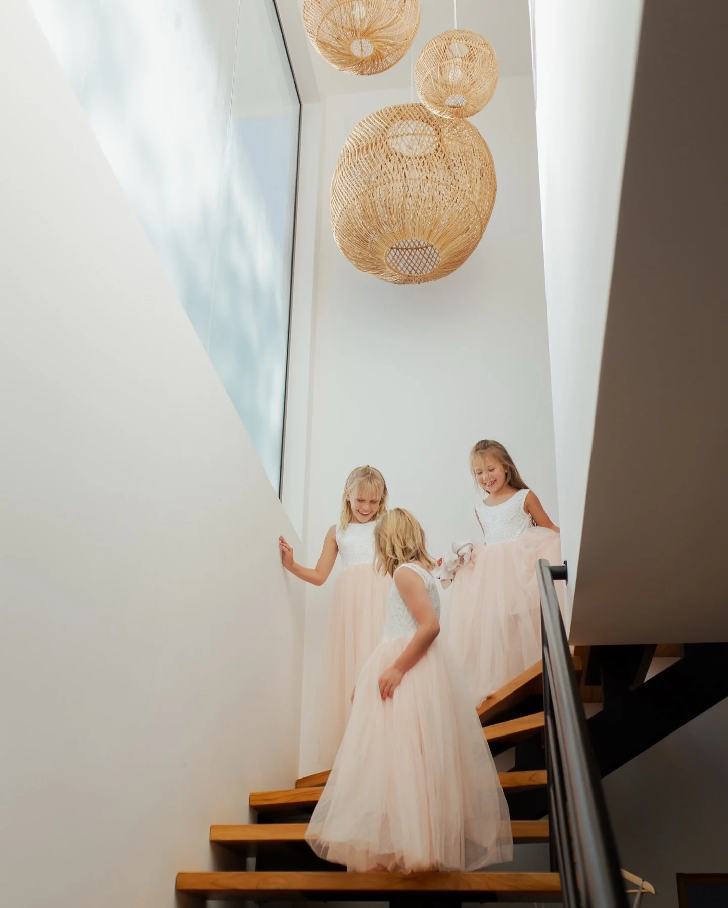 The flower girls 🌸🌸🌸 ya casi termina el a&ntilde;o, tuvimos muchas bodas, quiero contar cuantas fueron 🥹 mucho amor, muchas historias, mucho trabajo, gracias por tanto y a todos los que han confiado en nuestro trabajo.

Venue: @maitritamarindo 

