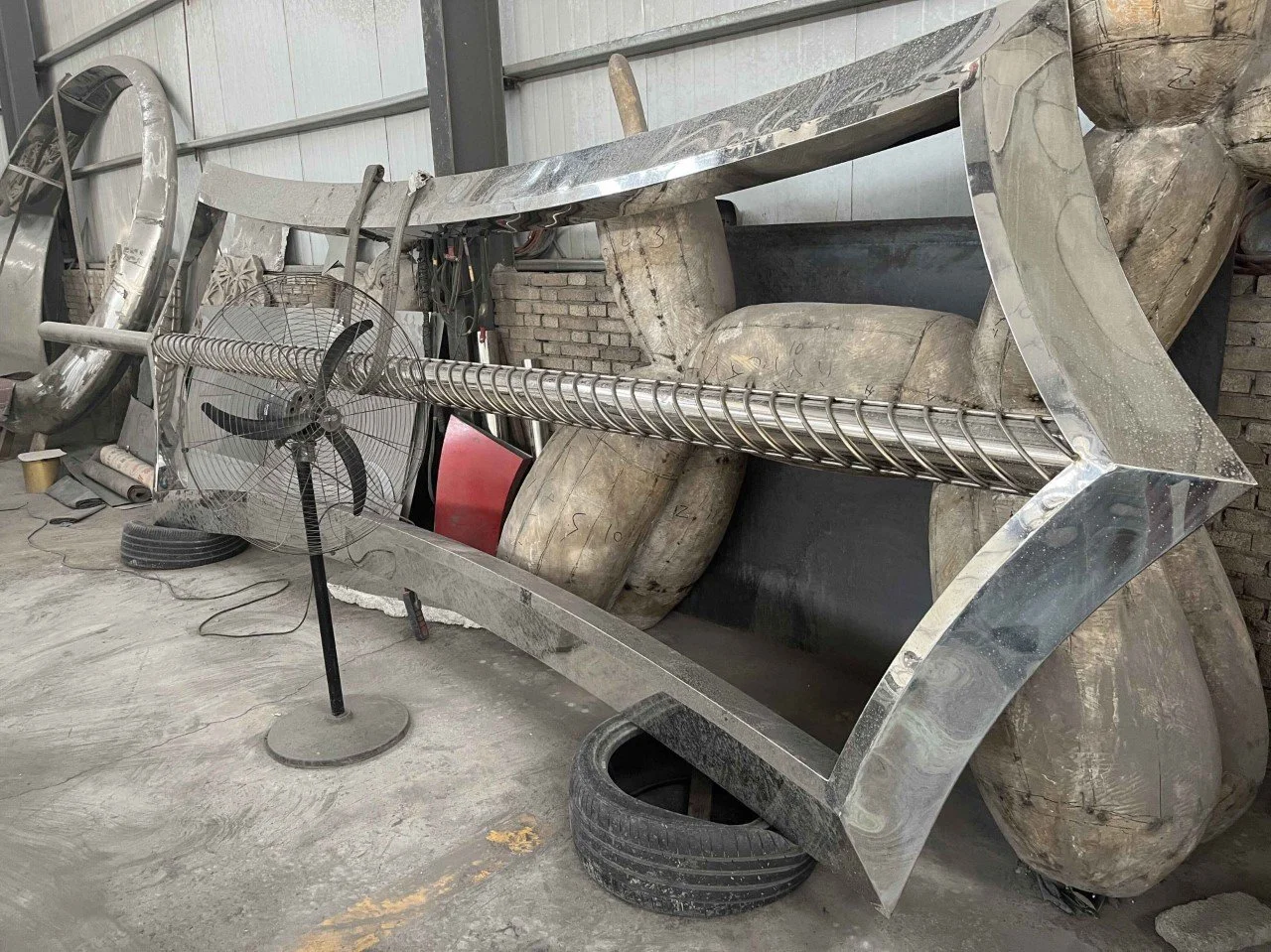 13   Khanda Fibrication Central sword 8-2022-2.jpg