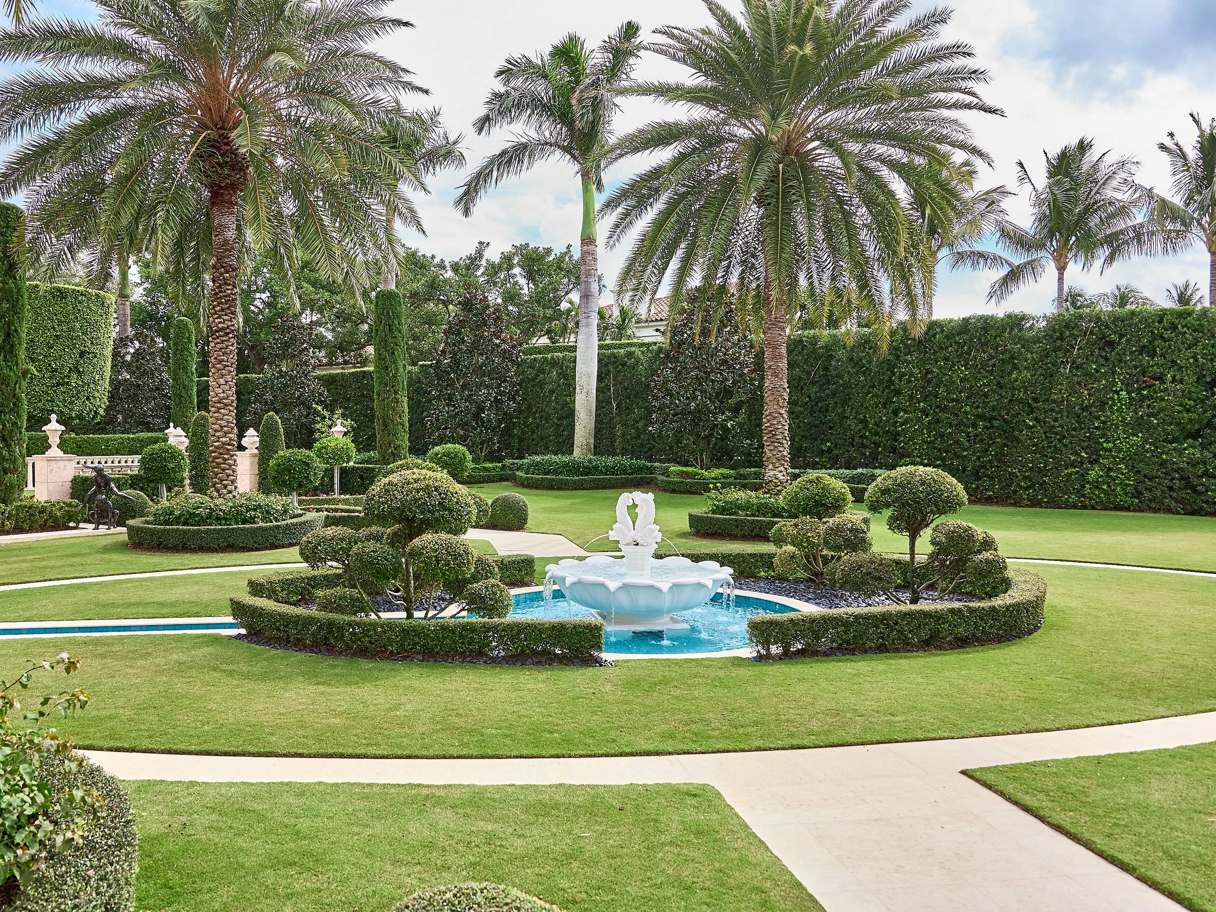 El Bravo rear Garden.jpg