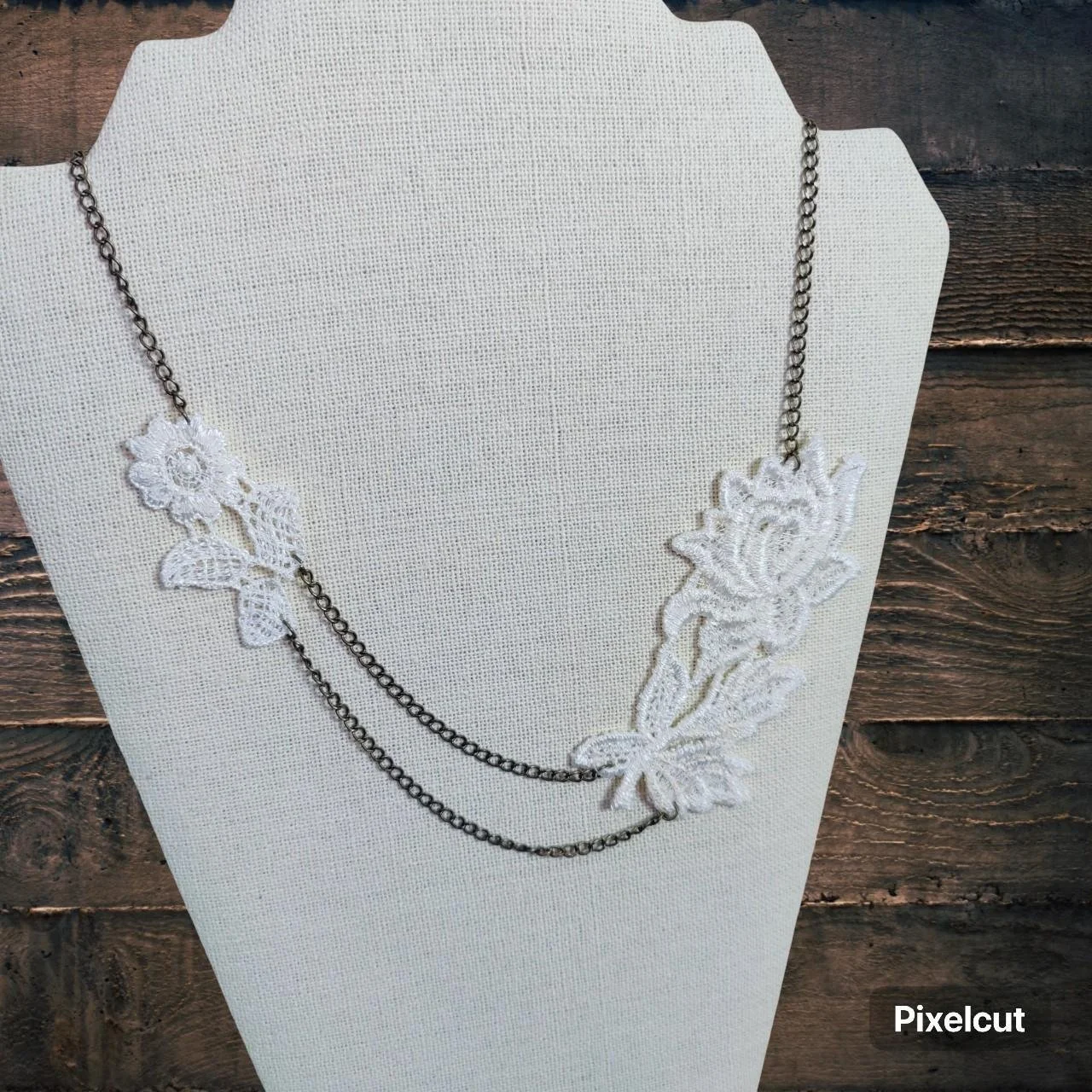 VTG 1950s Women's Floral Lace White Cream Necklace Statement