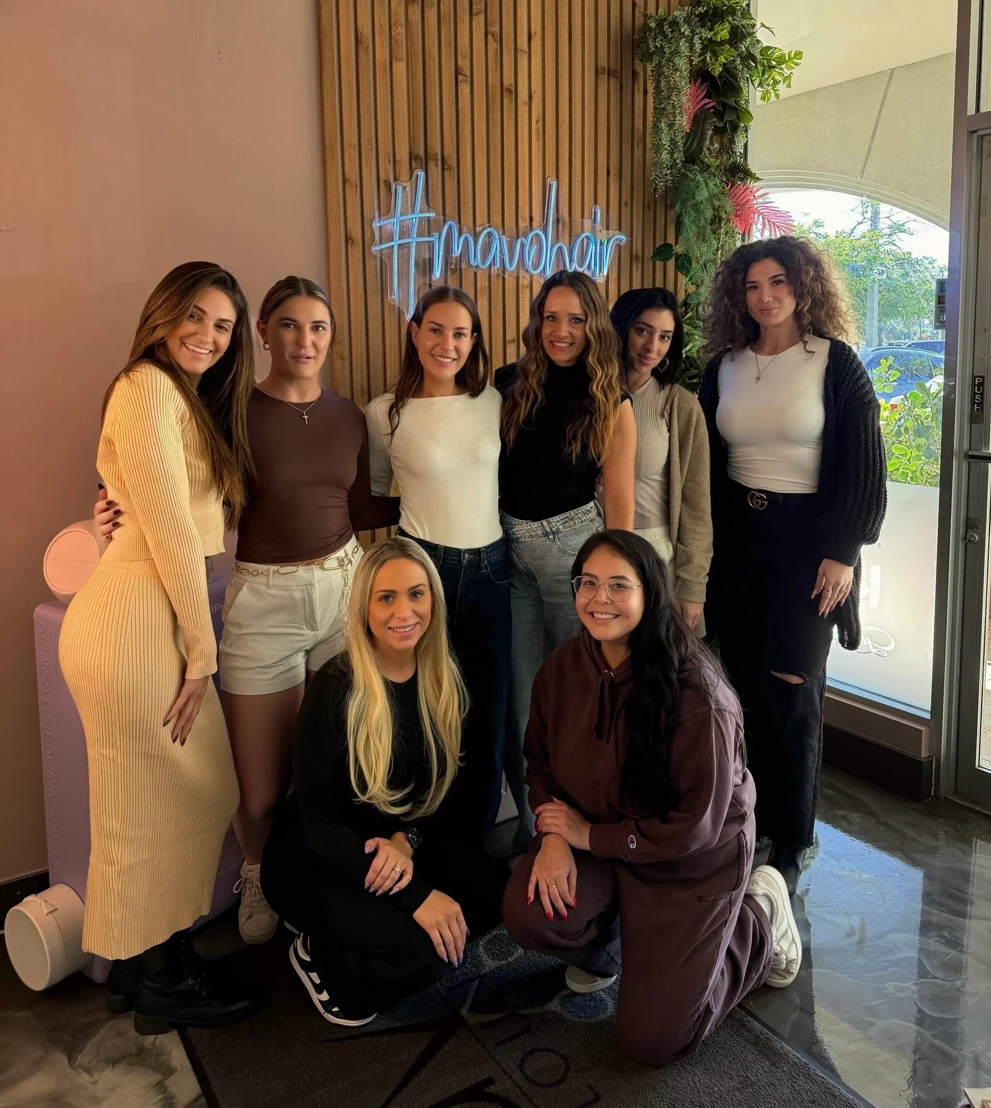 Good people. Good energy. Great work ✨
So grateful to host and spend time with Kim @iambohoblonde from Australia 🇦🇺 teaching us a blonde class at the salon.

Education, inspiration, and real conversations, exactly how it should be.

🤍💁🏼&zwj;♀️✨?