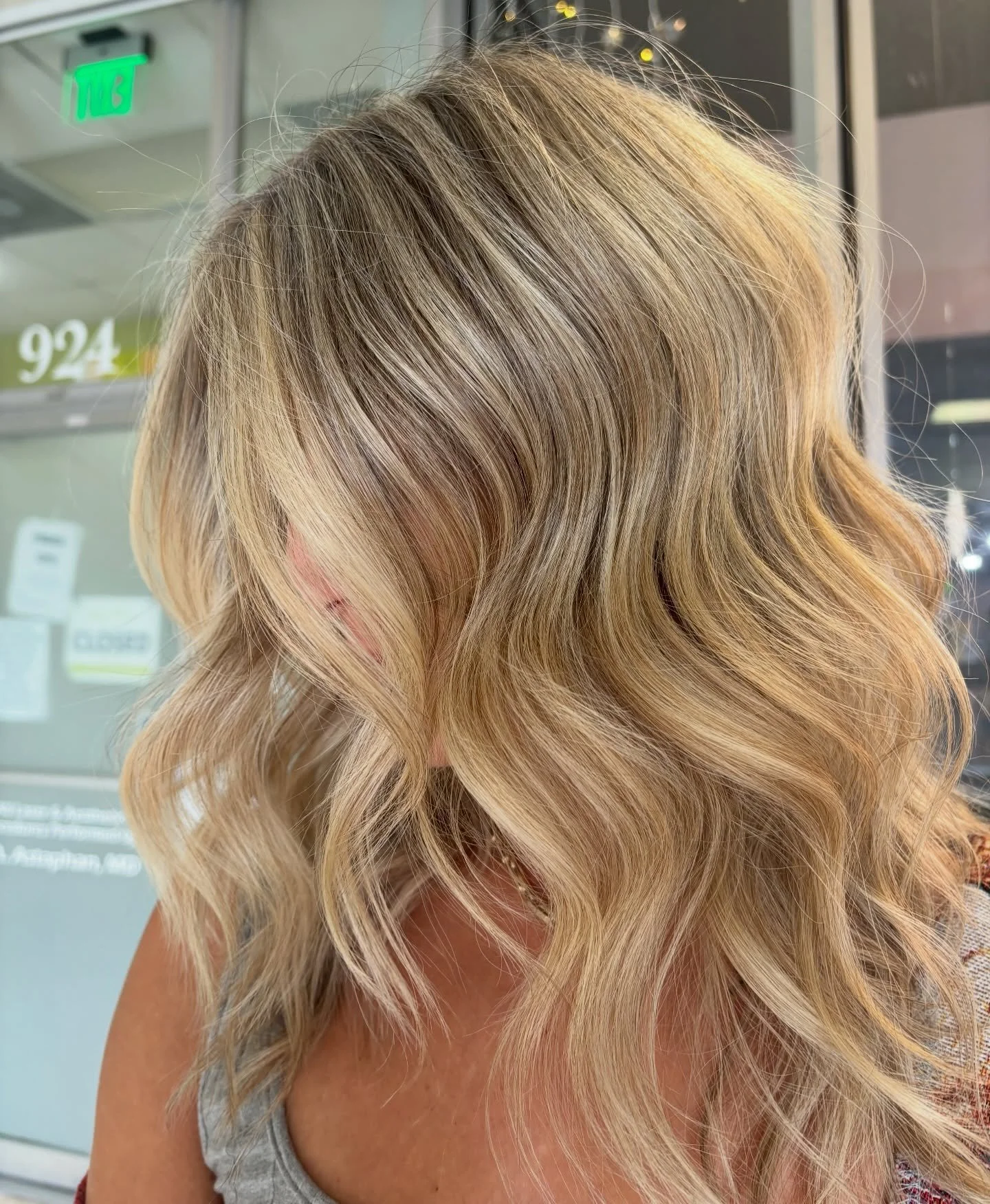 Soft, seamless, and sun-kissed ✨
The kind of blonde that looks effortless, but is crafted with precision.

Blonde transformation by Master Stylist Larysa @hairbylarysa 🤍

#MaVoHairlounge #FortLauderdaleHair #LuxuryBlonde #BalayageBlonde #FloridaHair