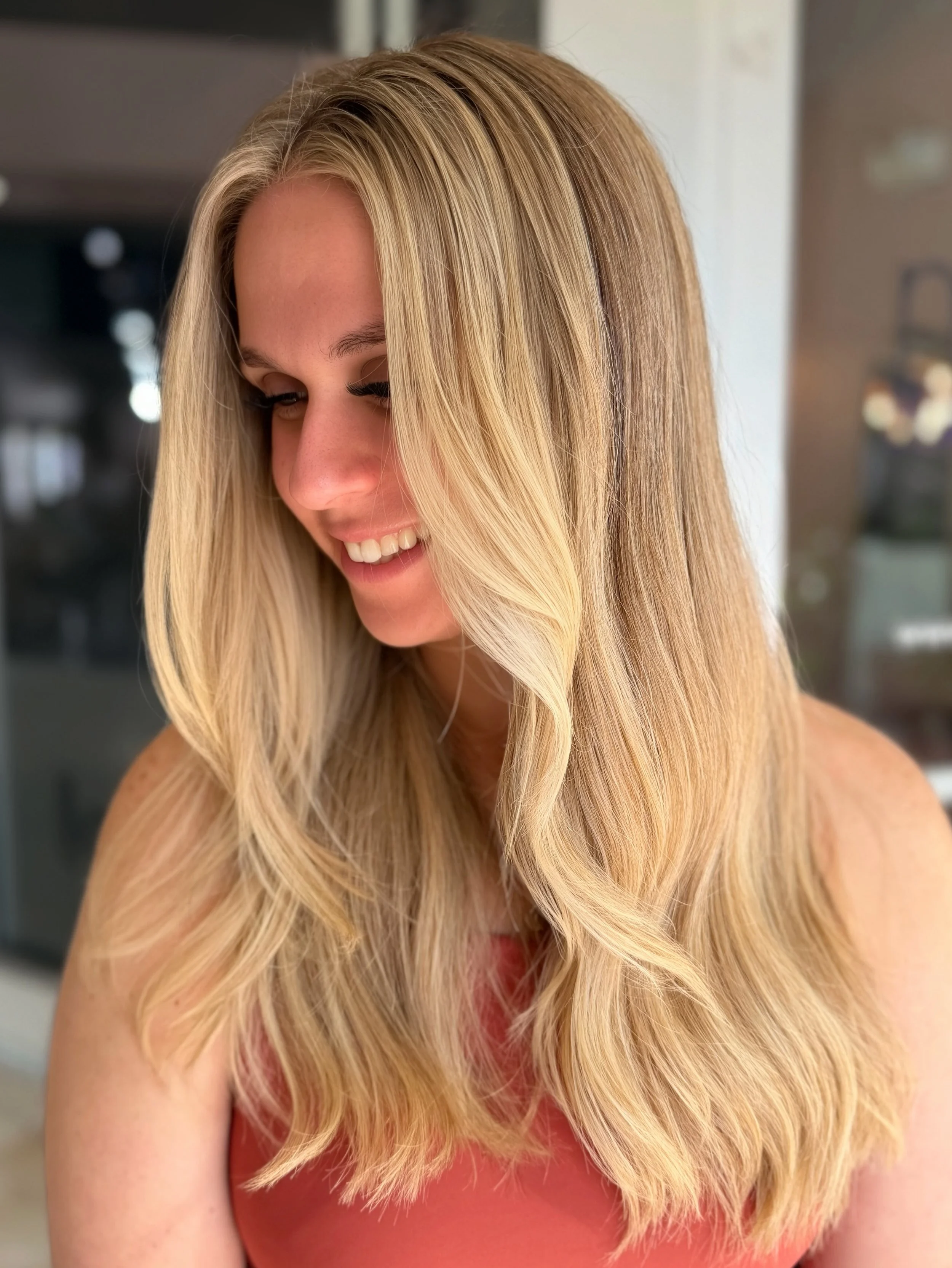 Good blonde isn&rsquo;t always about going blonder. 🤍

Sometimes it&rsquo;s about bringing back the dimension, brightness + shine while keeping the hair looking healthy.

Beautiful refresh by Zoe @zoealexandrahair 

#blondeoffortlauderdale #fortlaud