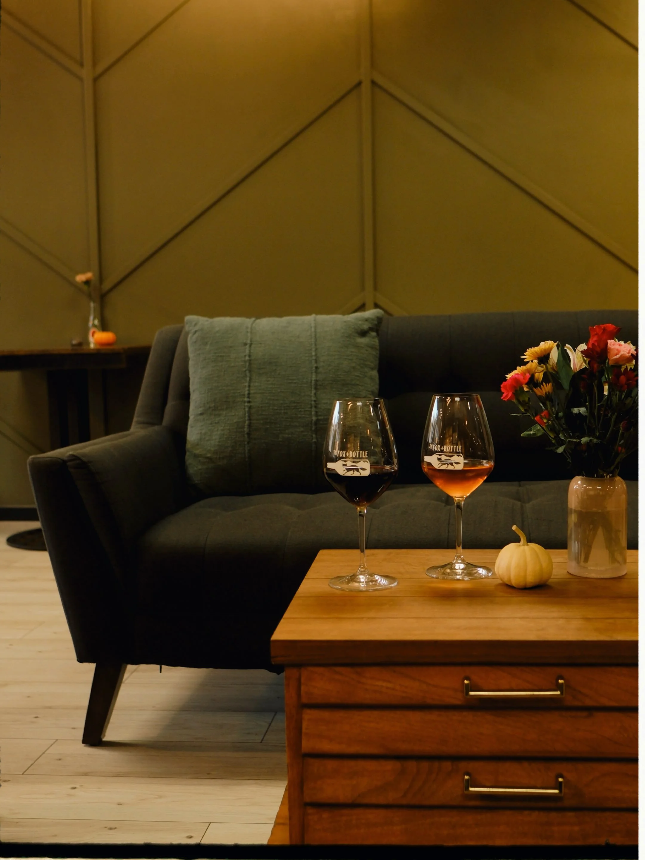We all love a slow start to a Sunday morning &hellip; but we also really love a Sunday afternoon filled with wine, snacks, sweets, good chats and shopping ;)

We are open 12pm-6pm! 🍷