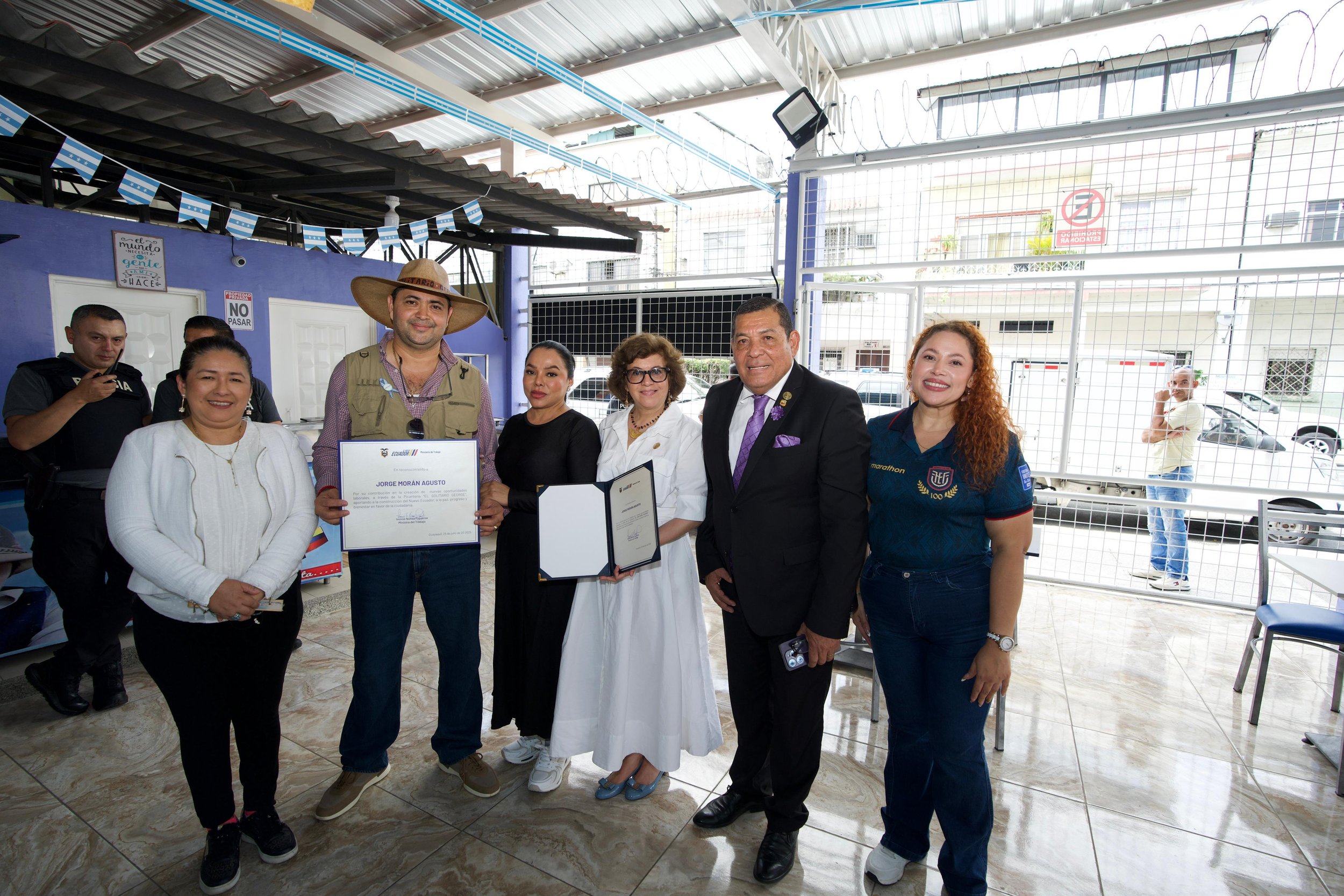 reconocimientos-picanteria-solitario-george-y-rukito-en-guayaquil15_54687161375_o.jpg
