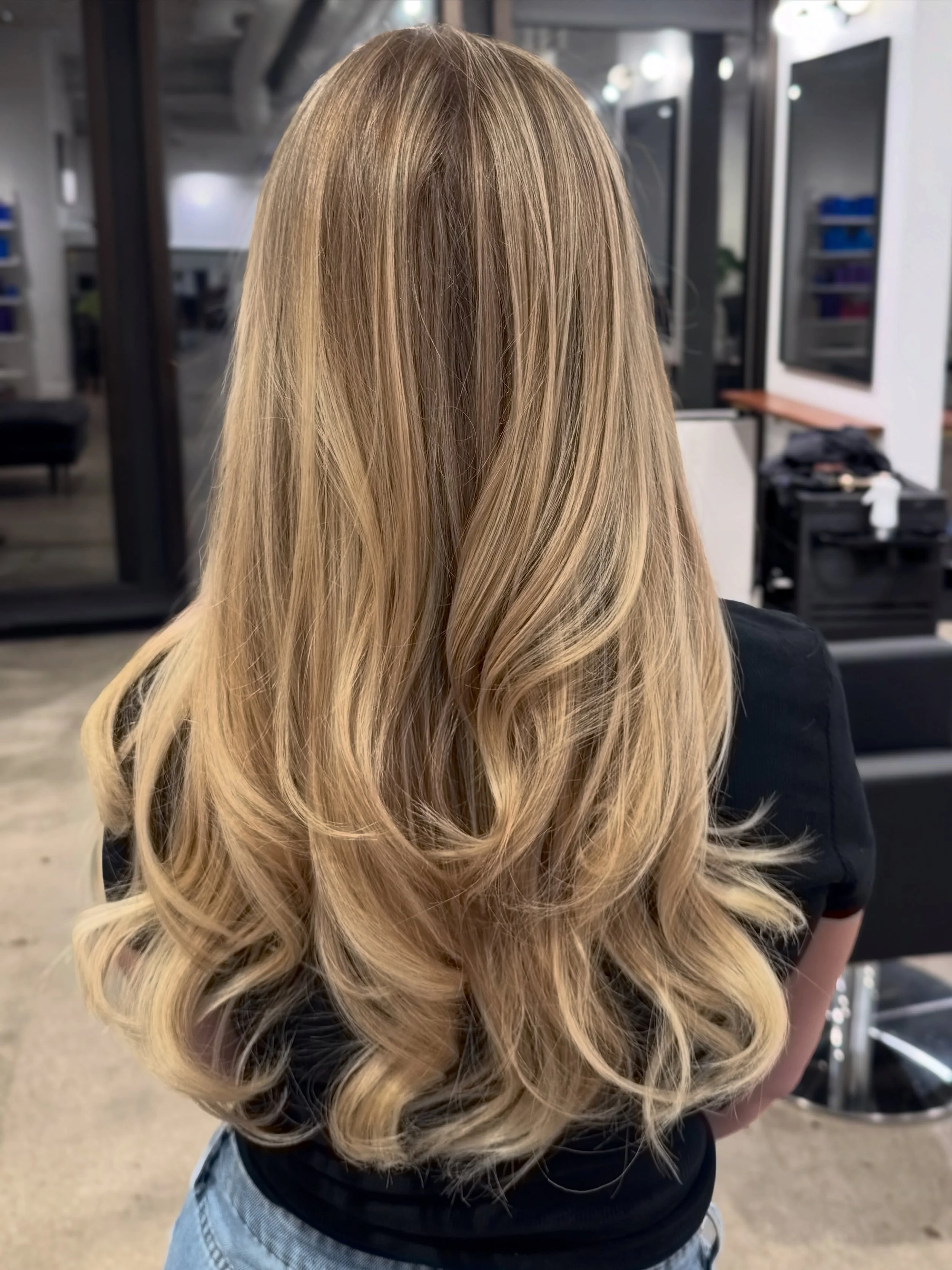 Your next blonde reference photo. 🤍

Creamy beige tones, bright ribbons, and enough depth to make the blonde pop. Soft from a distance. All the details up close.

Colorance 10BP 10V dash of 10BG
📍 Tabloff Salon &middot; River North, Chicago

Save t
