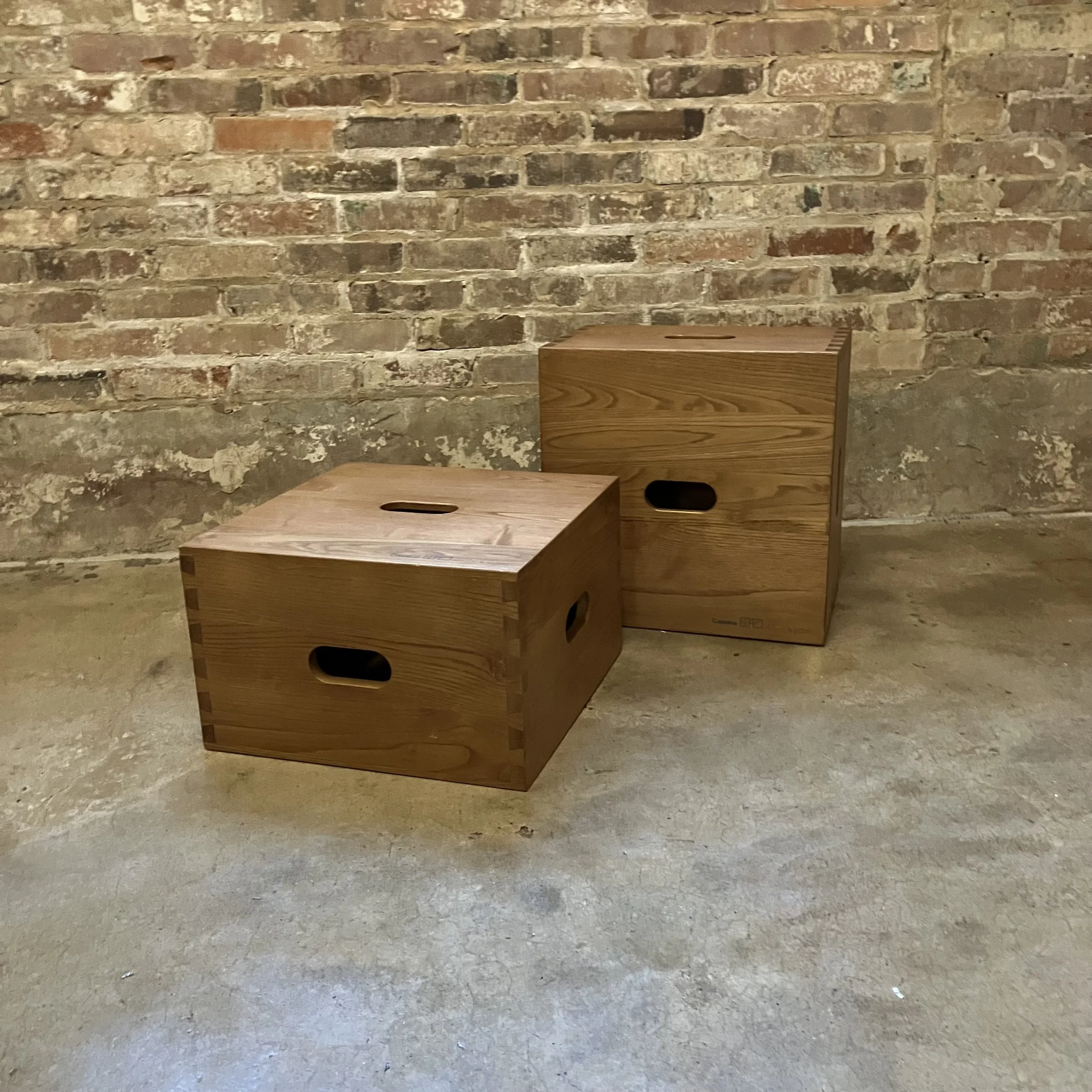 le Corbusier LC14 Tabouret Cabanon - Solid Chestnut