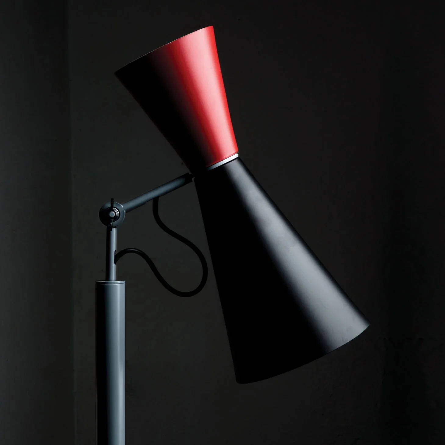 Le-Corbusier-Parliament-Floor-Lamp_2.jpeg
