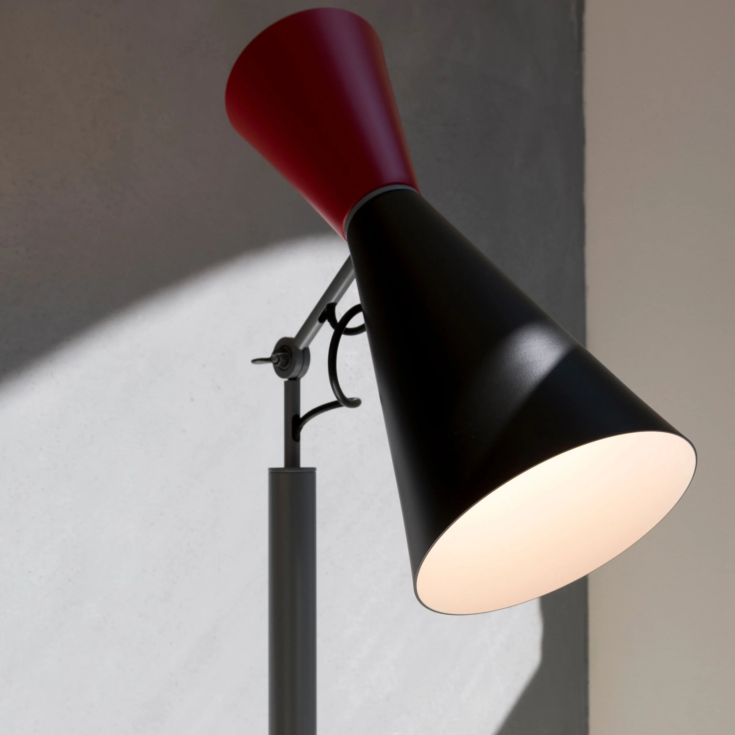 Le-Corbusier-Parliament-Floor-Lamp_3.jpg