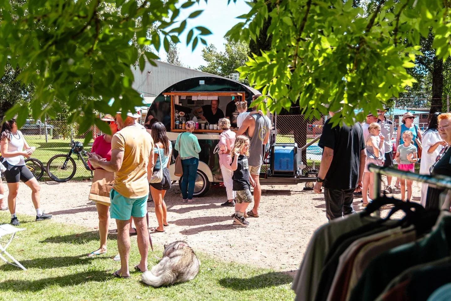 Alright Mount Beauty, this Saturday is STACKED and we are here for it 🙌

We&rsquo;ve got 35+ incredible stallholders rolling in for the Mount Beauty Market this Saturday, 7 March and here&rsquo;s a little taste of what&rsquo;s waiting for you:

🥖 F