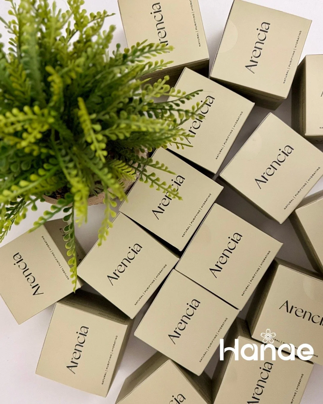 Delicado, cremosito y perfecto para todo tipo de piel. El Arencia Fresh Green Rice Mochi Cleanser, deja la piel luminosa, hidratada y feliz 💚
Ideal si buscas un limpiador gentil, con textura rica y aroma suave ✨
El resultado: Piel suavecita tipo moc