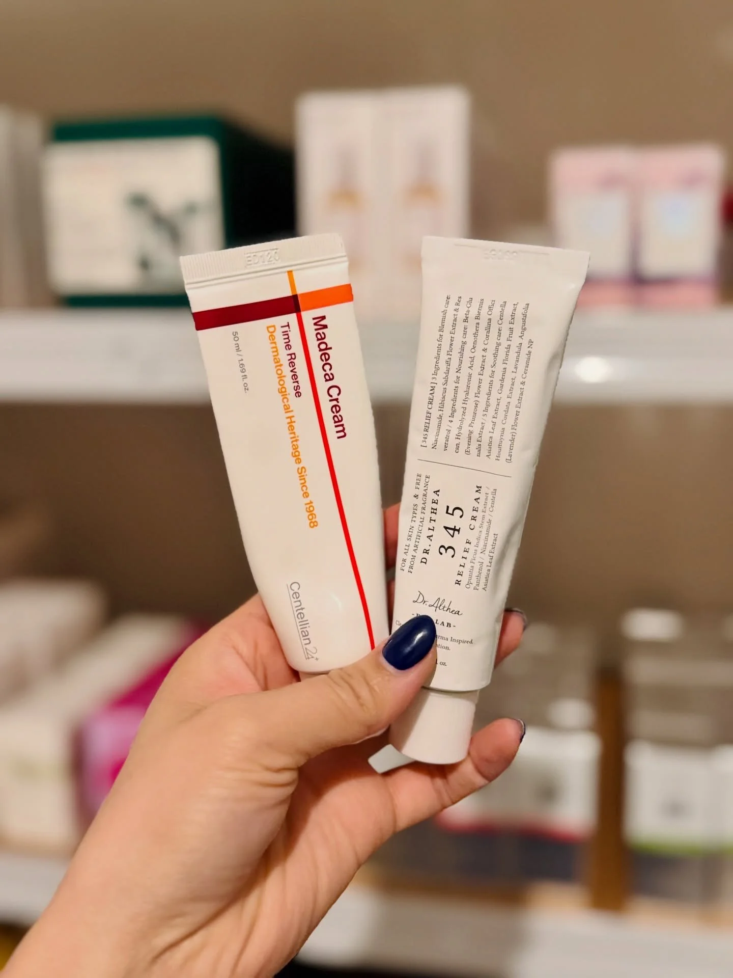 ✨Dos cremas, un objetivo.✨

 En mi rutina no pueden faltar estas dos cremas coreanas seg&uacute;n lo que mi piel necesita. 💆🏻&zwj;♀️

🌿Madeca Cream Time Reverse: mi aliada antiedad, ideal para mejorar la firmeza, elasticidad y ayudar a suavizar li