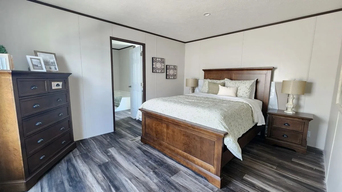 clayton-essence-mobile-home-master-bedroom-vista-grove-san-antonio.jpg