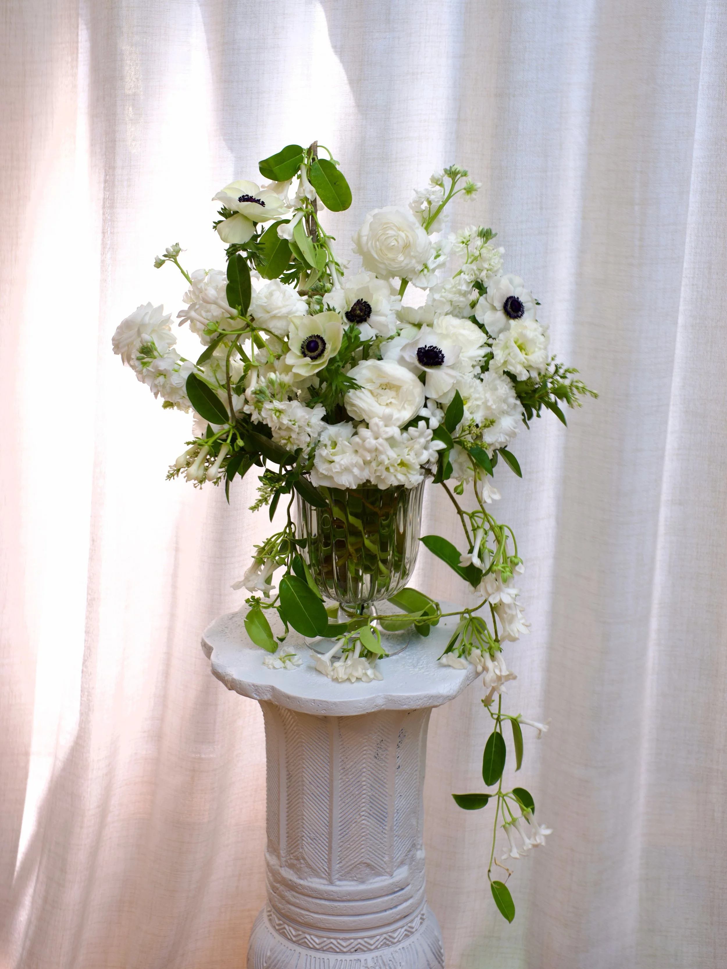 To and from my friends at @saks 🕊️🌱 (we go back 🤍)

#nycflorist #flowerarrangment #florist