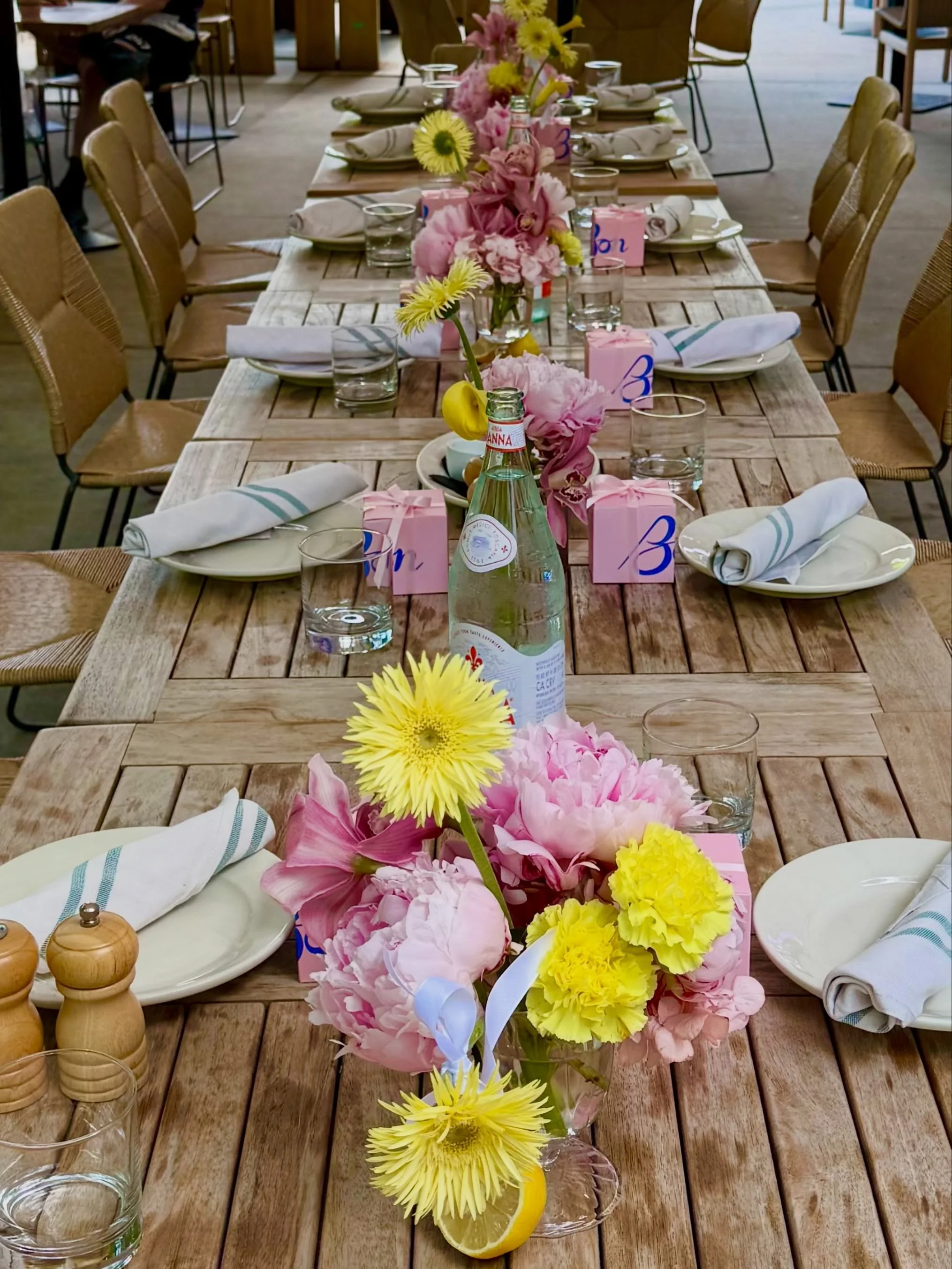 Little lemons baby shower 🍋💛🌼🌸🩰 loving all of the showers I&rsquo;ve been doing lately!! I have the most creative clients 💫

#nycflorist #babyshower #eventflorist #fruitflorals