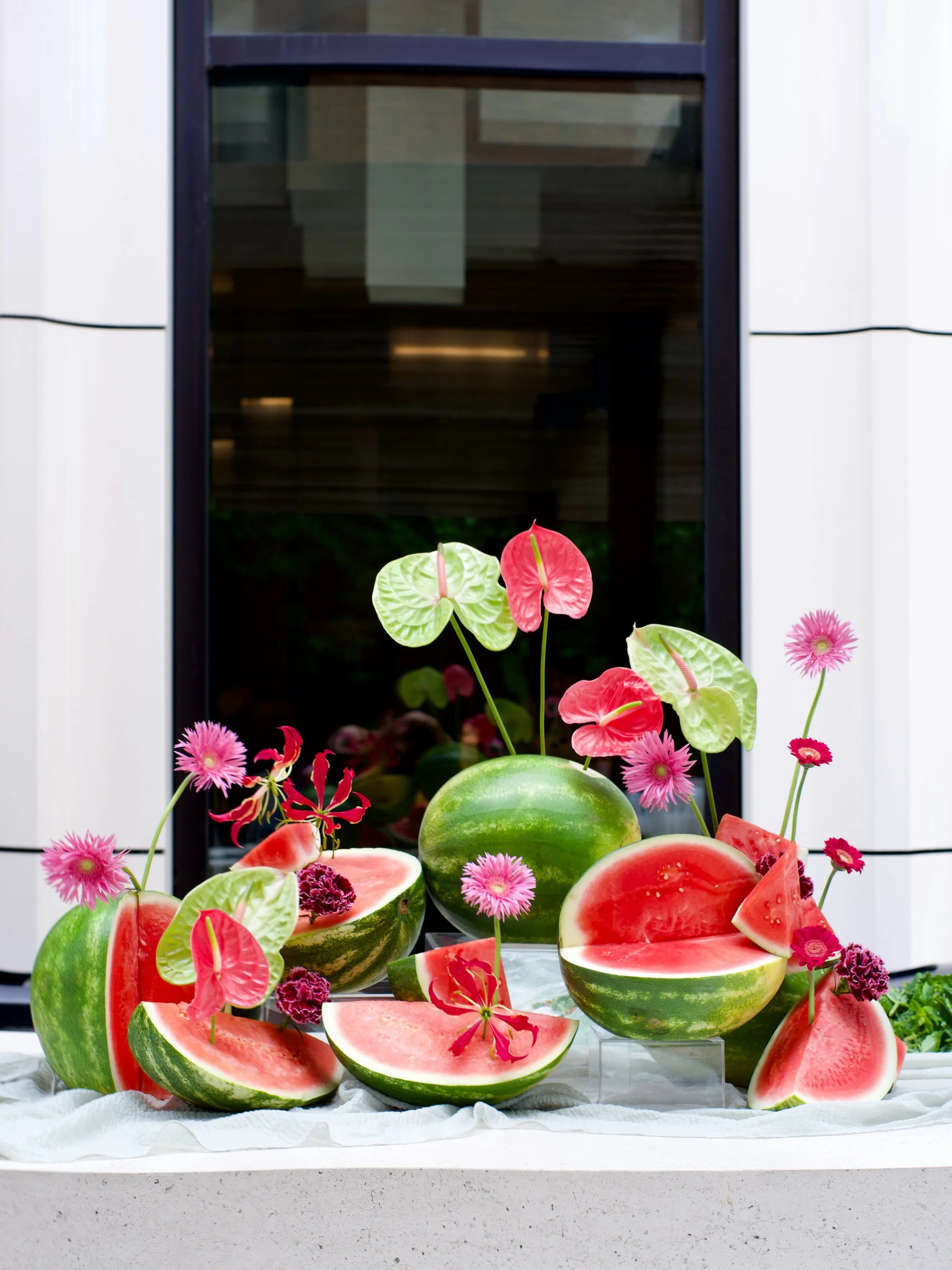 A moment for the watermelon installation we did for a baby shower!! 🍉🍉🍉 by far the most fun I&rsquo;ve had designing for an event. Congratulations to J+A and your beautiful (&amp; growing) family. 💕 

Photography: @kaylanugg 

#nycflorist #instal