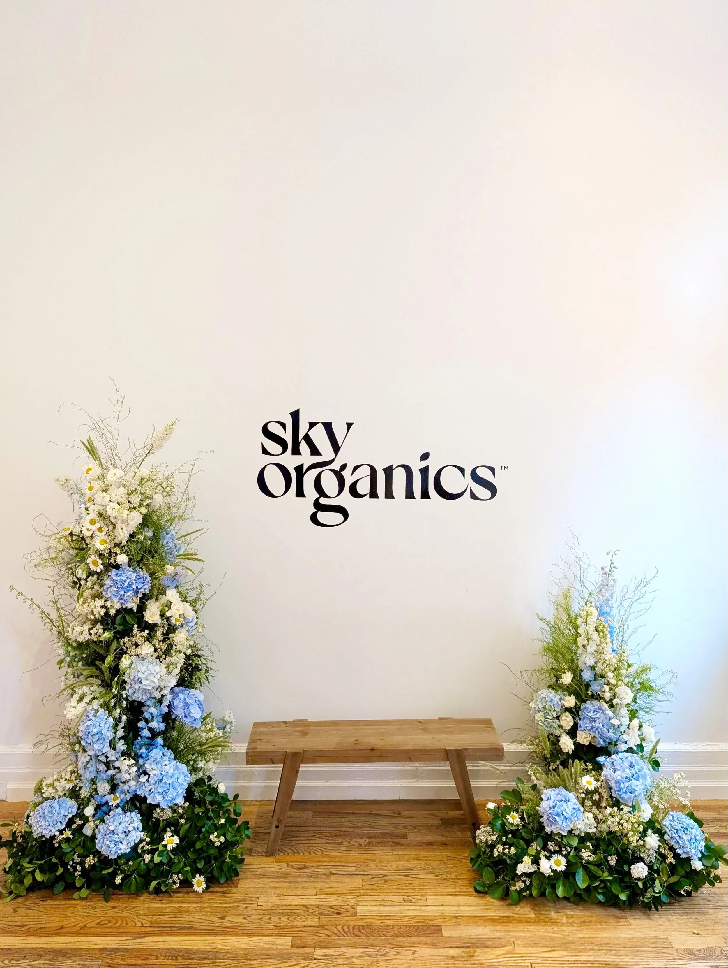 Still buzzing from this one! 🌾🕊️

We turned @humming.puppy into a full meadow last week for a wellness + ritual morning with @skyorganics.us . Florals everywhere, soft textures, quiet corners to just breathe and slow down for a bit.

Huge thank you