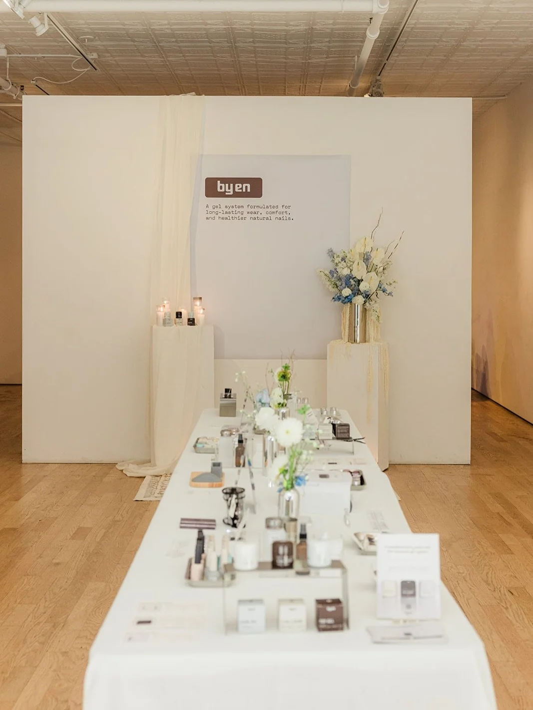 Flowering for the coolest @mellow.edit @mellowbarnyc nail workshop and event 💅💫🩵🤍

Photography: @lillianlephamphoto
Production Planning: @andiearonow 

#nycflorist #floraldesign #eventflowers #brandflorist