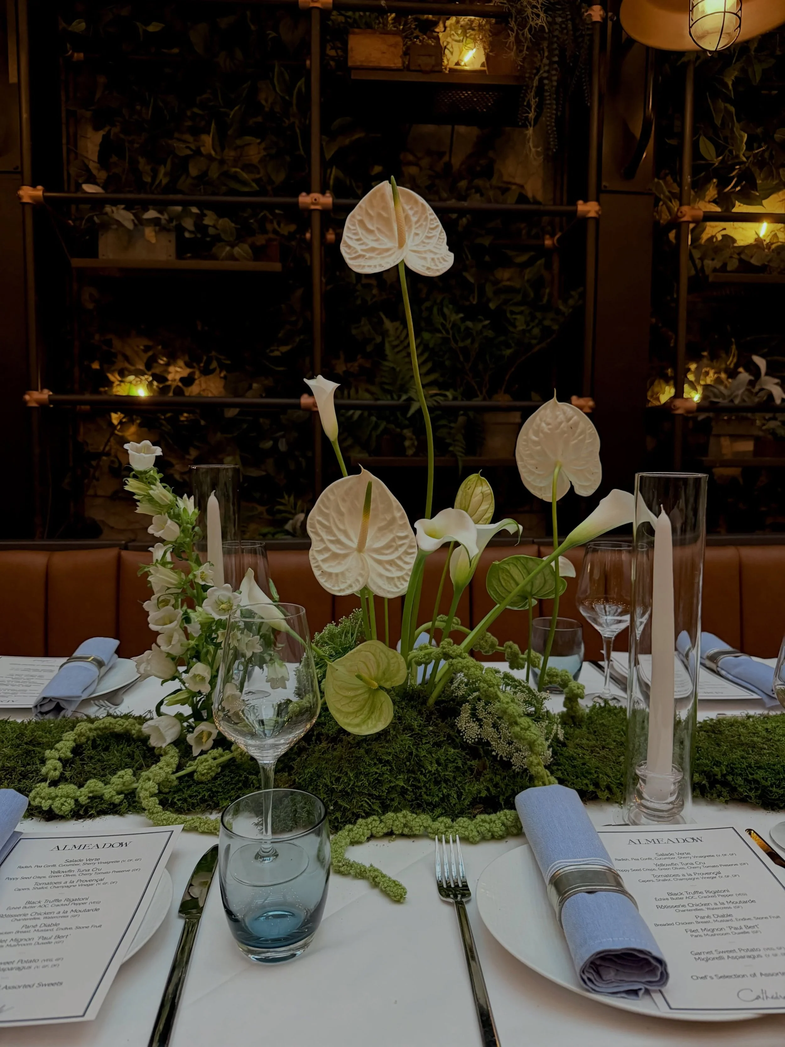 Mossy meadows for the launch of @almeadow during #NYFW 🗝️🌾 @cathedralenewyork @ashleylamarca 

#NYCflorist #floraldesign