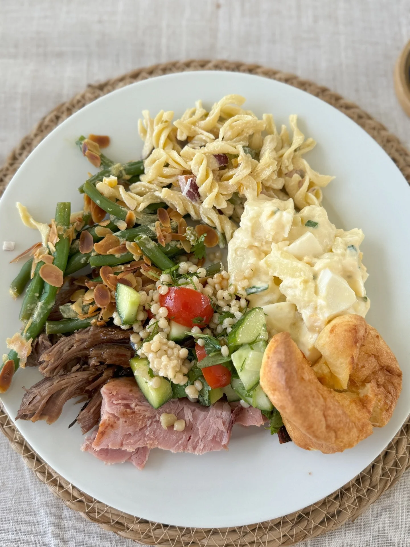 the perfect Aussie Christmas spread. a bit of everything 🎄🤍

#christmas #lunch #bbq #entertaining #aussie