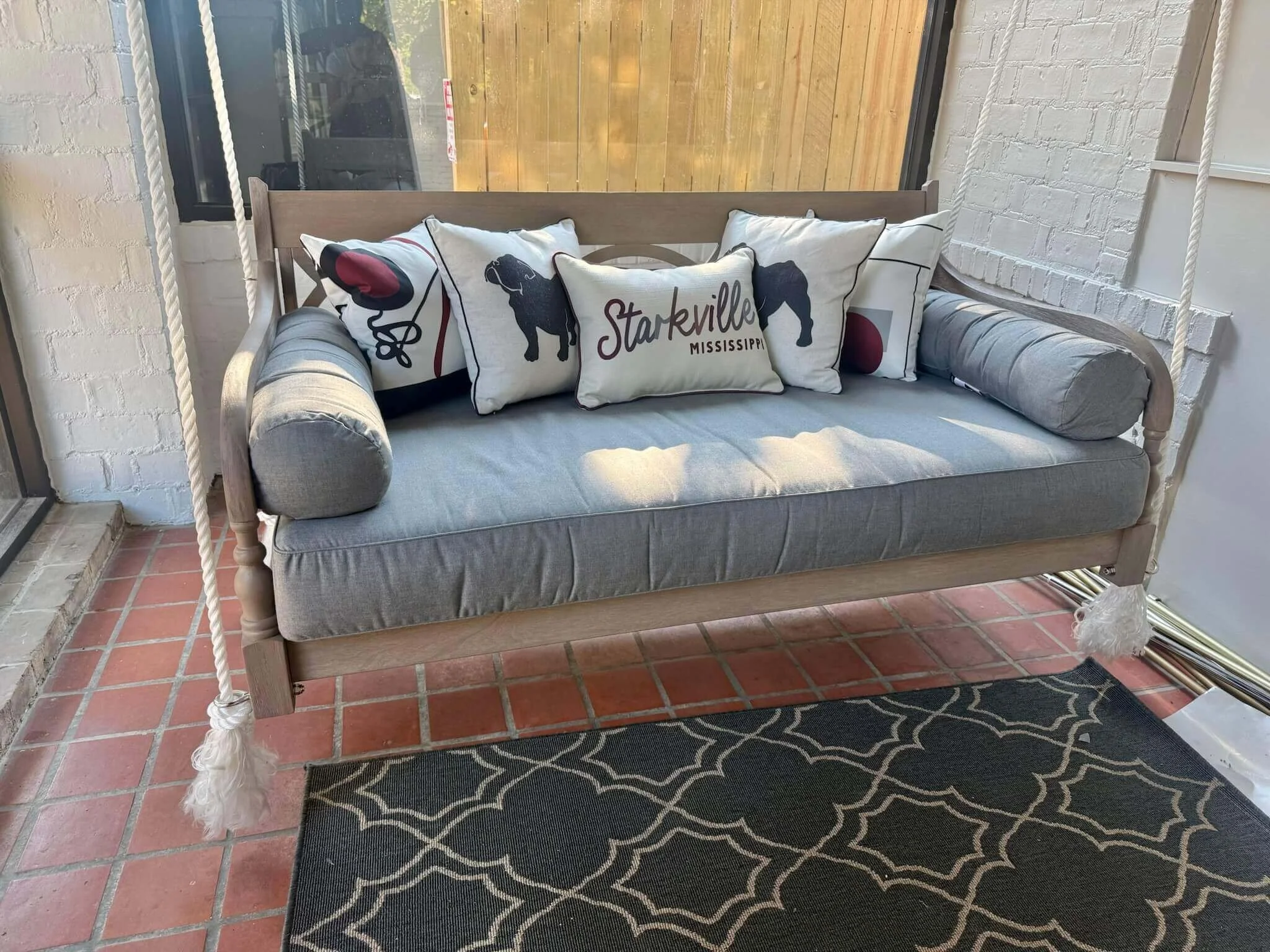 dooey-house-patio-swing.JPG