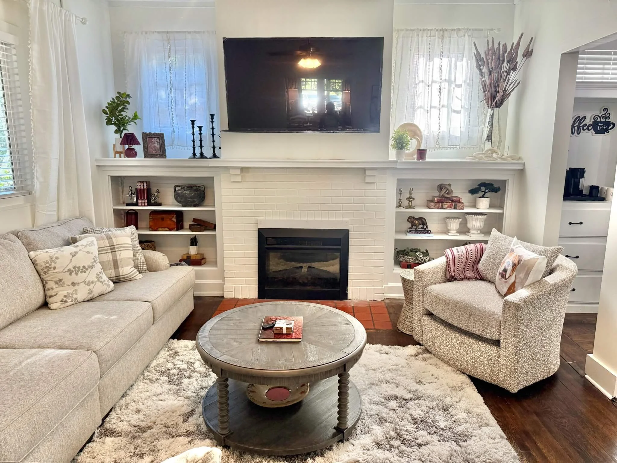dooey-house-livingroom.JPG