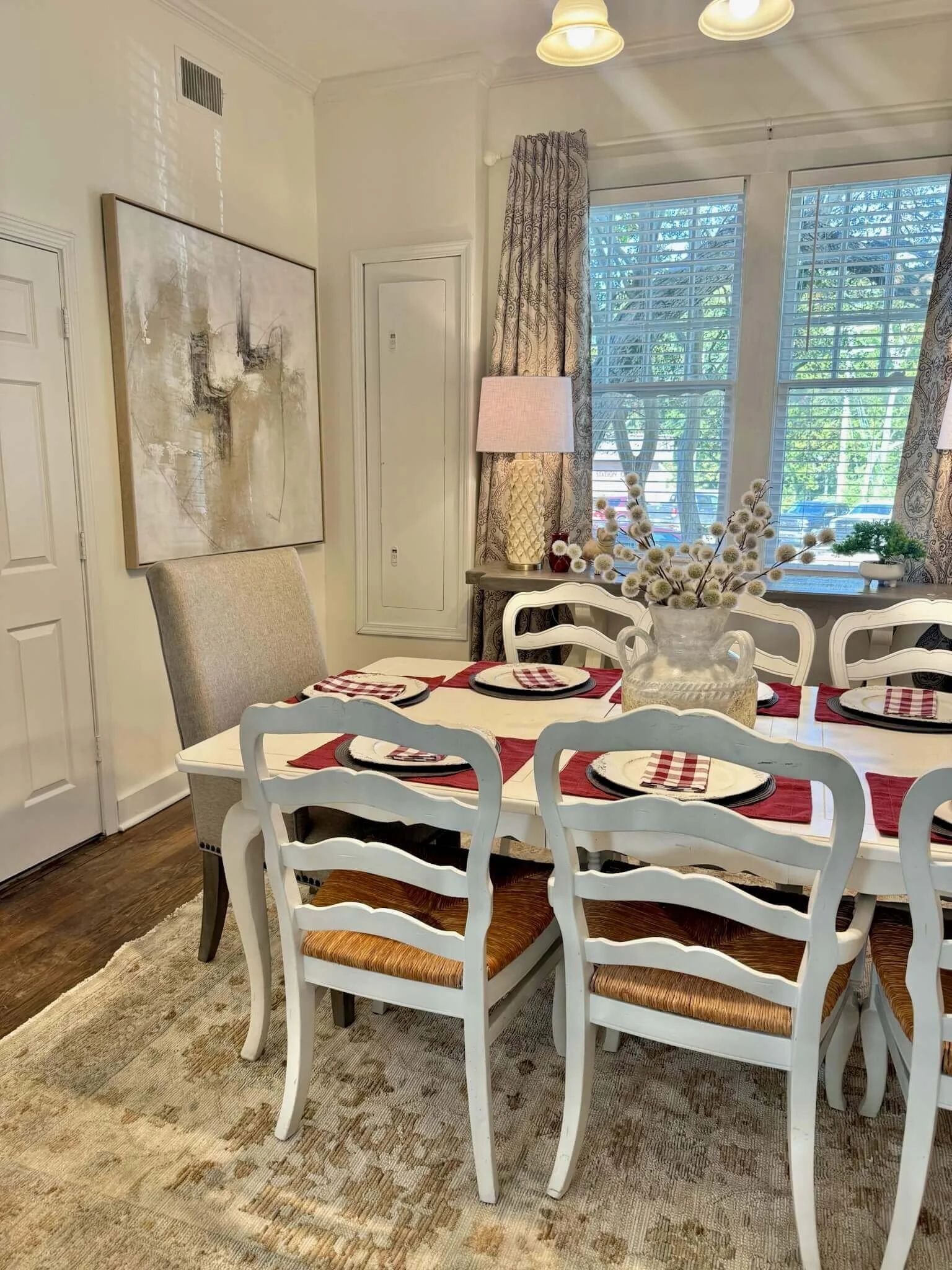 dooey-house-diningroom2.JPG