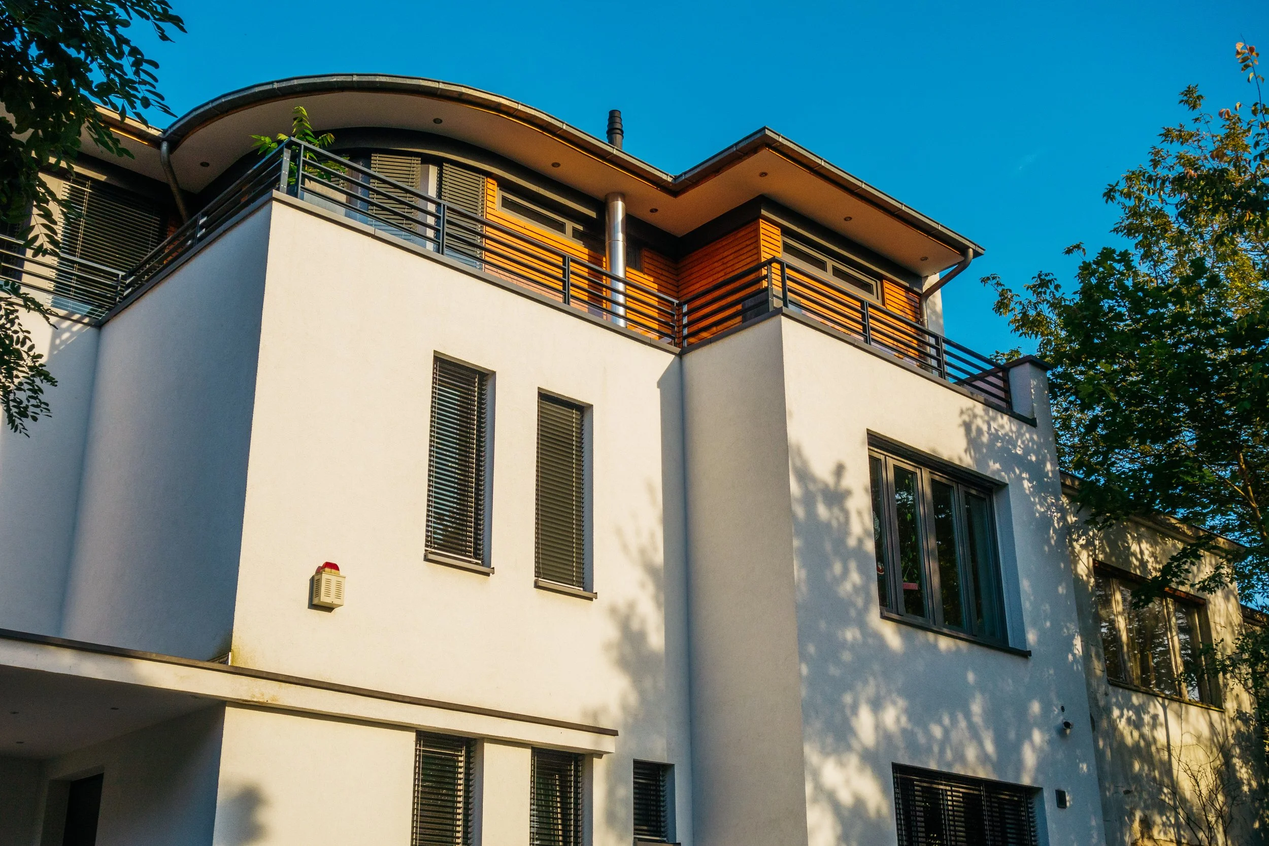 modern-apartment-detached-house-2025-10-07-02-07-57-utc.jpg