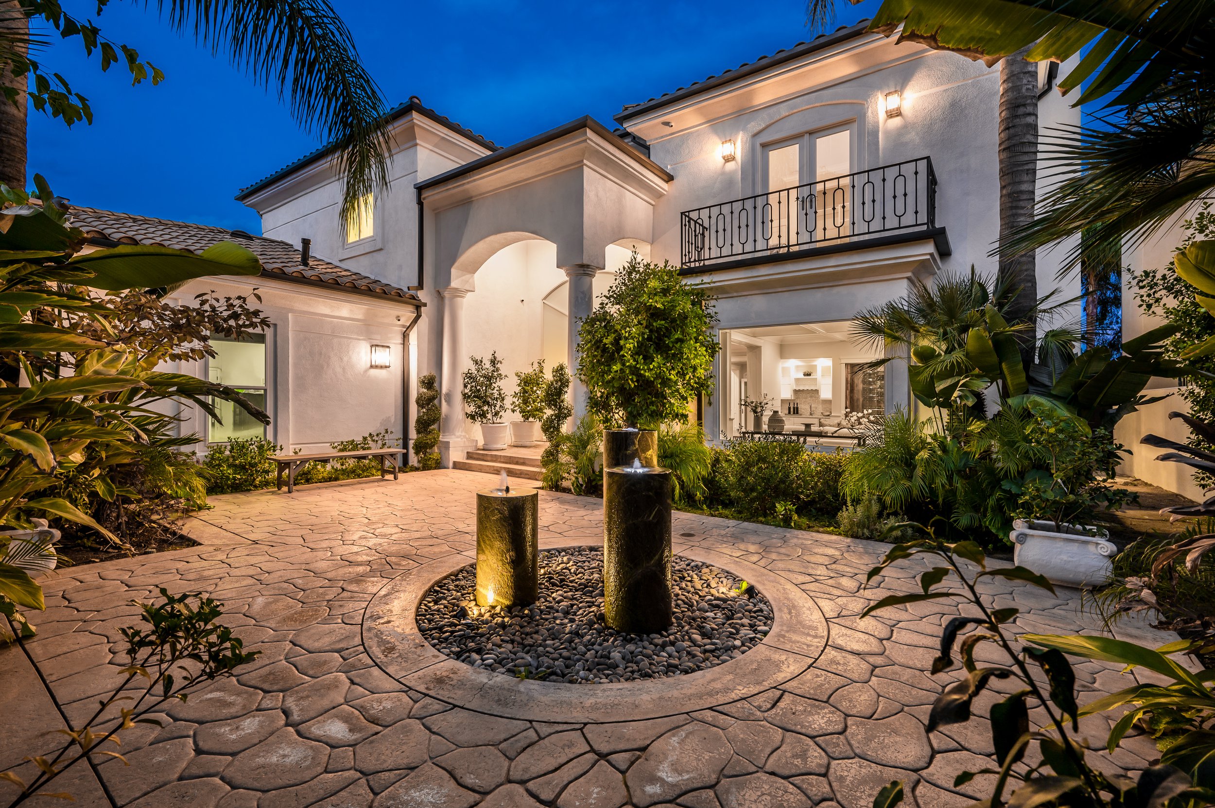 modern-house-with-a-front-yard-fountain-illuminate-2025-02-10-06-14-49-utc.jpg