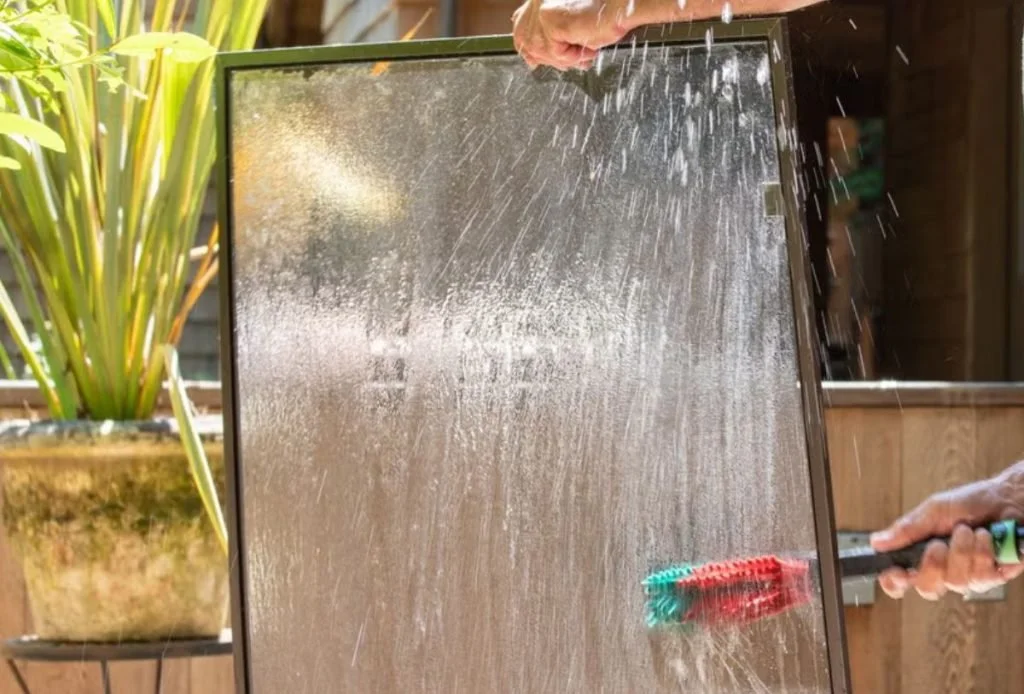 Fly Security Screen Cleaning