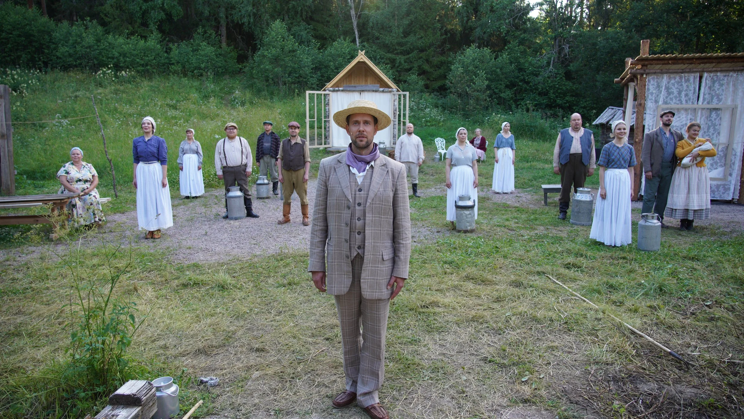 Taiteilija ja muut.JPG