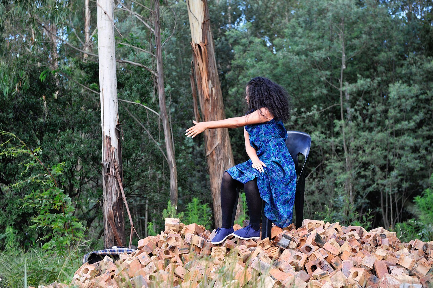 "VEIL/Leaving" click image to view full performance 