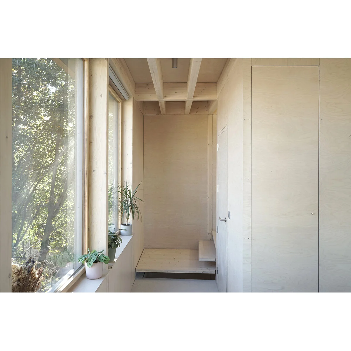 Suspended_House_OFFICE_MUTO_Pavlidis_Architect_3_small.jpg