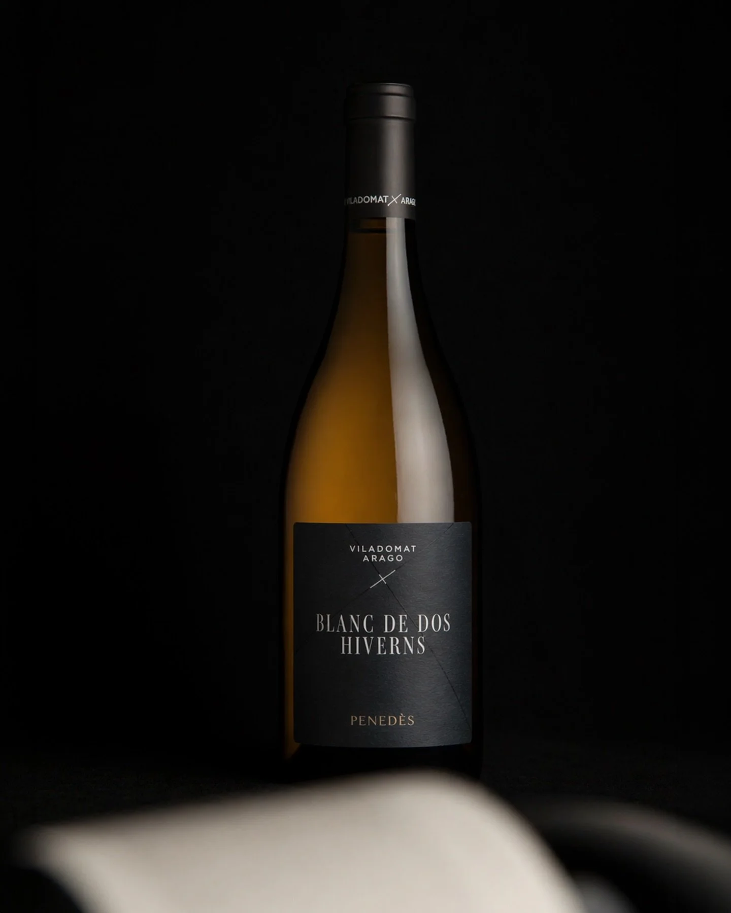 Redisseny. El Blanc de dos de Hiverns, que &eacute;s el temps que s&rsquo;ha passat en b&oacute;ta &eacute;s fruit de la paci&egrave;ncia, d&rsquo;una feina acurada i dels paisatges trencats del Pened&egrave;s.

#penedes #vicatala #viecologic #natura