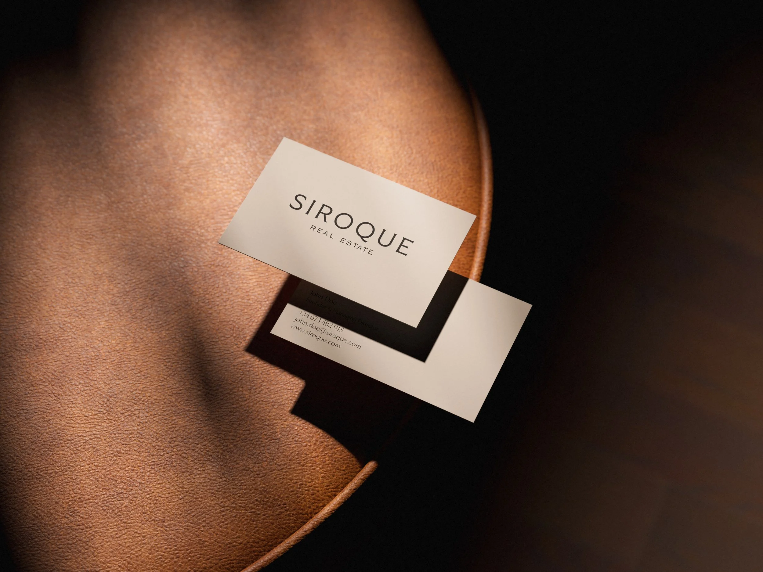 Siroque
Identidad de marca y sistema visual aplicado a un proyecto inmobiliario.
Más proyectos en la web.
.
.
.
#Branding #IdentidadVisual #RealEstateBranding #DiseñoDeMarca #DirecciónCreativa