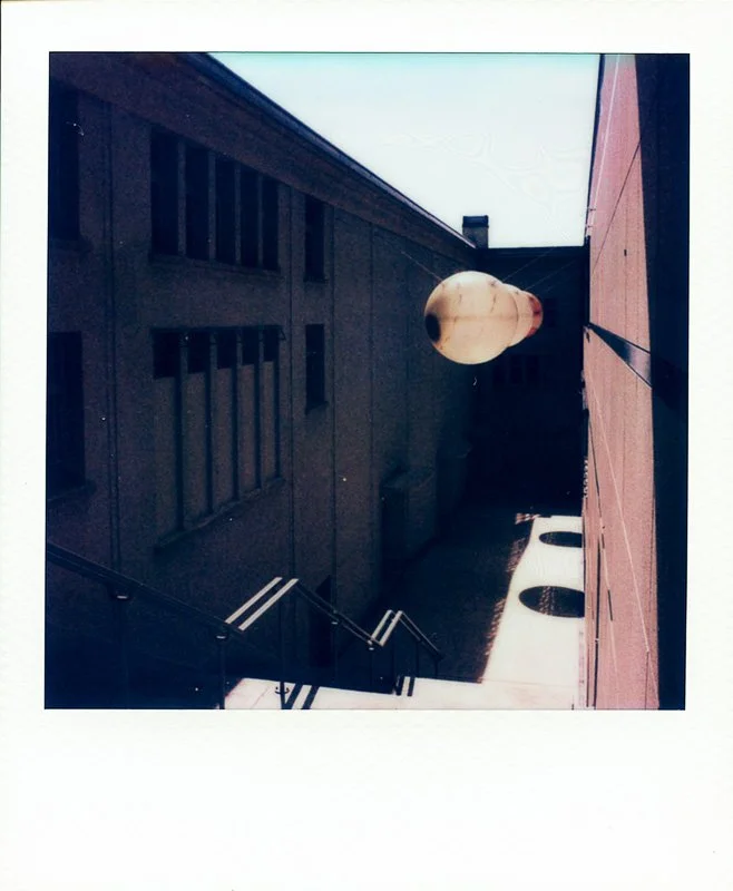 No edits. No filters. No second thought.
Just the raw meeting of light and time.
────── ⬜ ──────
#IFrameByFeeling
#polaroids #polaroidcamera #instantfilm #instantphotography #polaroidi2 #lausanne #myswitzerland #architecture