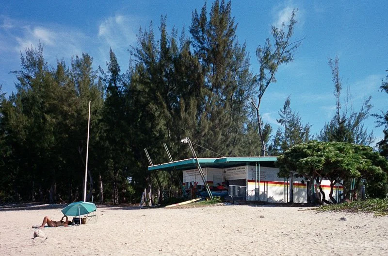 I trust the chemistry
the way I trust intuition.
────── ⬜ ──────
#iframebyfeeling 
#reunionisland #iledelareunion #beach #nikonosv #kodakportra400 #plagedelhermitage #974 #ﬁlmisnotdead #filmphotographer #filmphotography