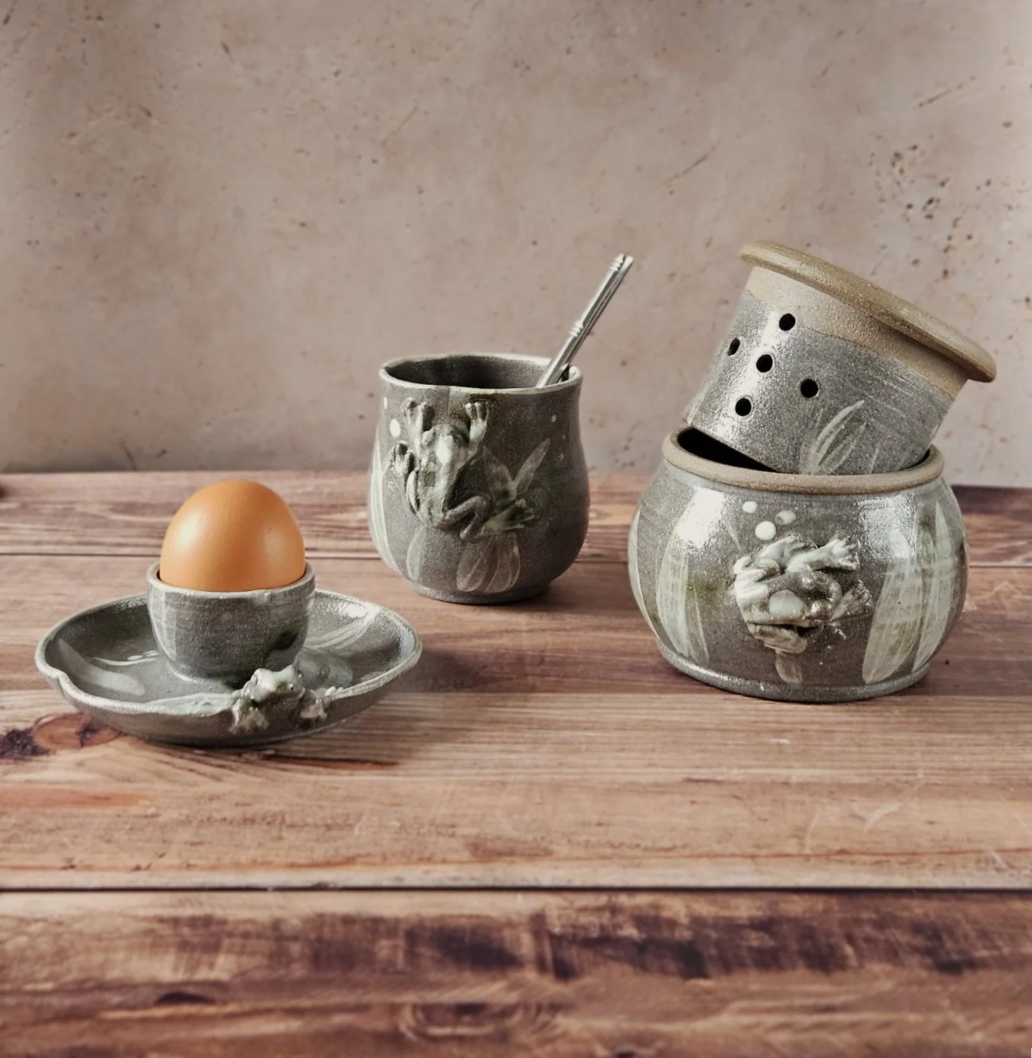 coquetier tasse beurrier grenouille el mundo de marie.jpg