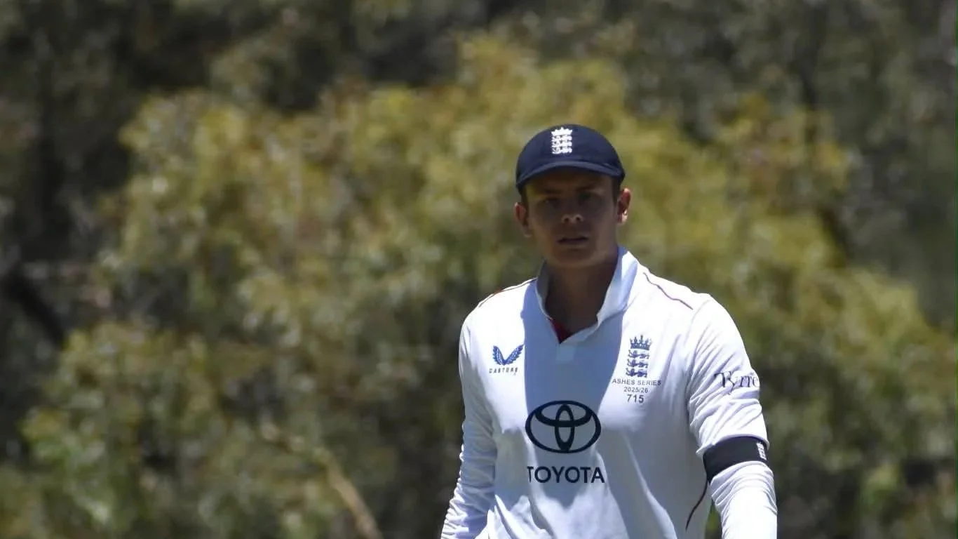 England rue wayward bowling and sloppy fielding as Australia seize control