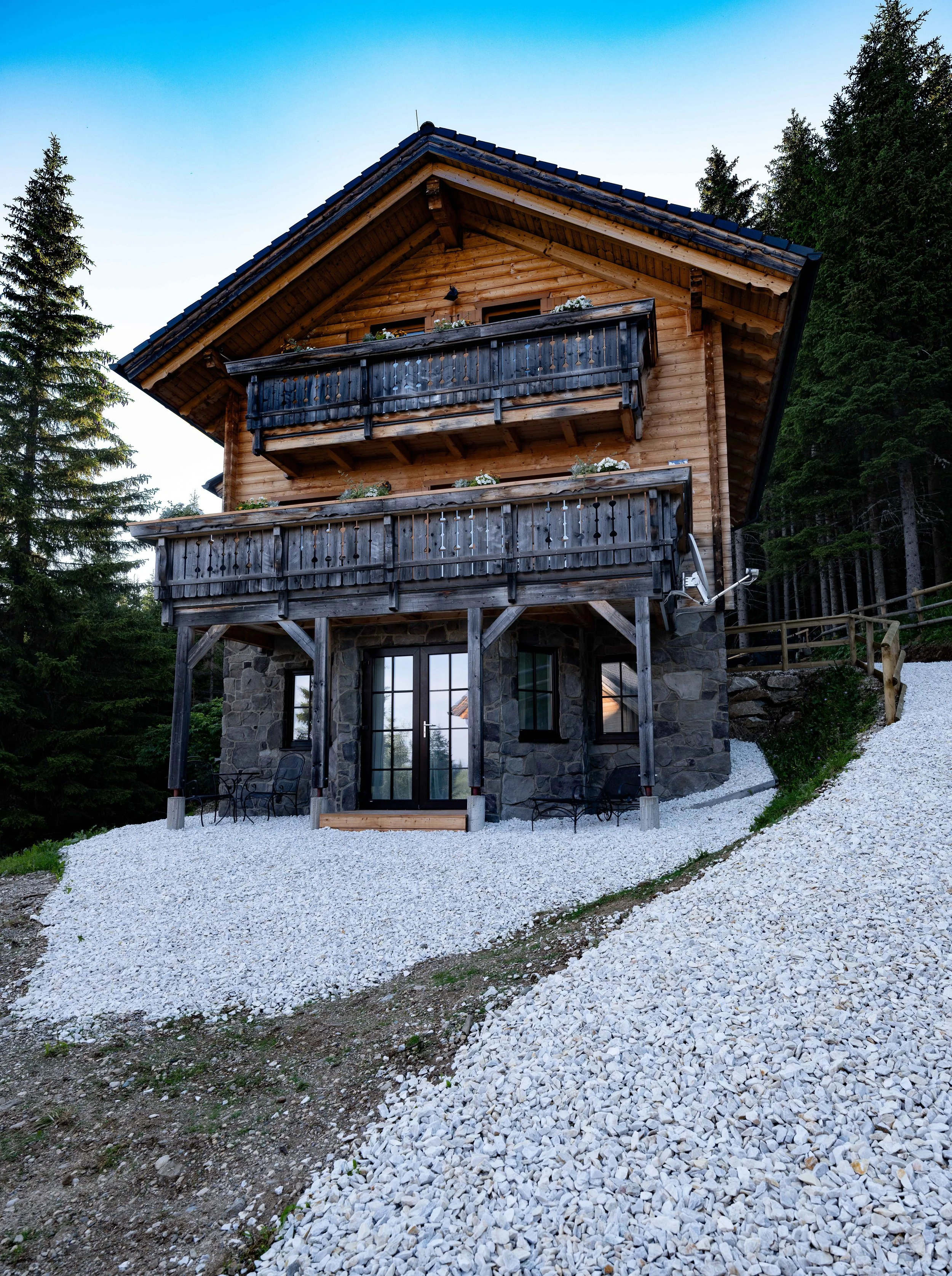 Alm Chalet Kärnten Haus .jpeg
