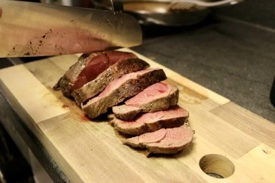 Reh Schlögel geschnitten medium rare.jpeg
