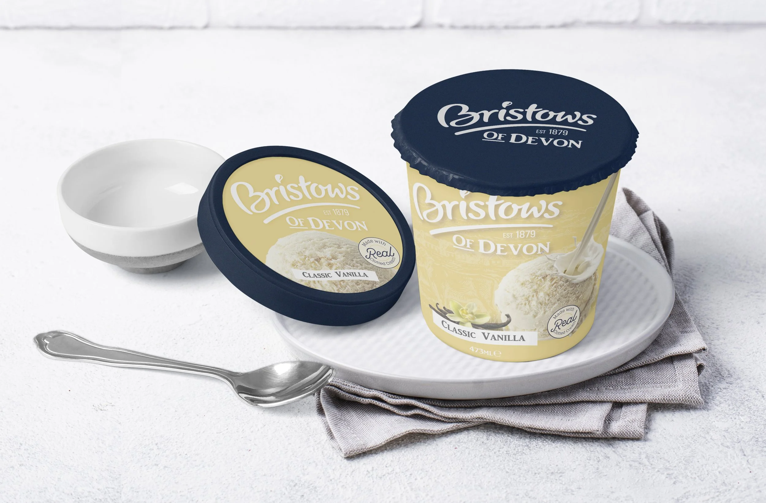 paper-box-mockup-round-large-size-04 copy.jpg