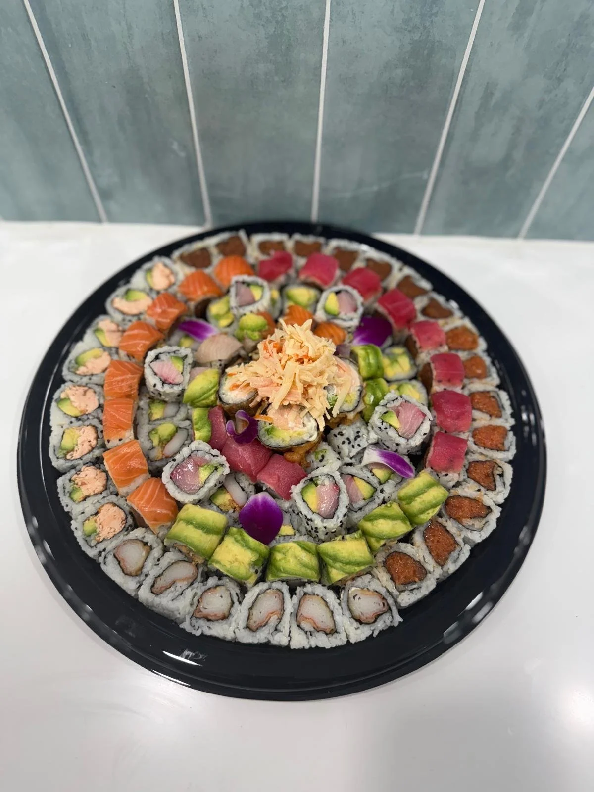 Mix platter sushii of your choice. 96 pieces