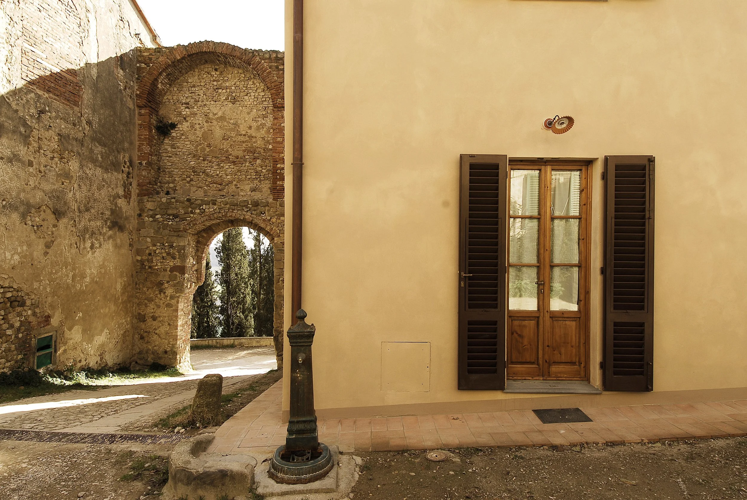 Kitchen Door Closed Inside Cortile.jpg