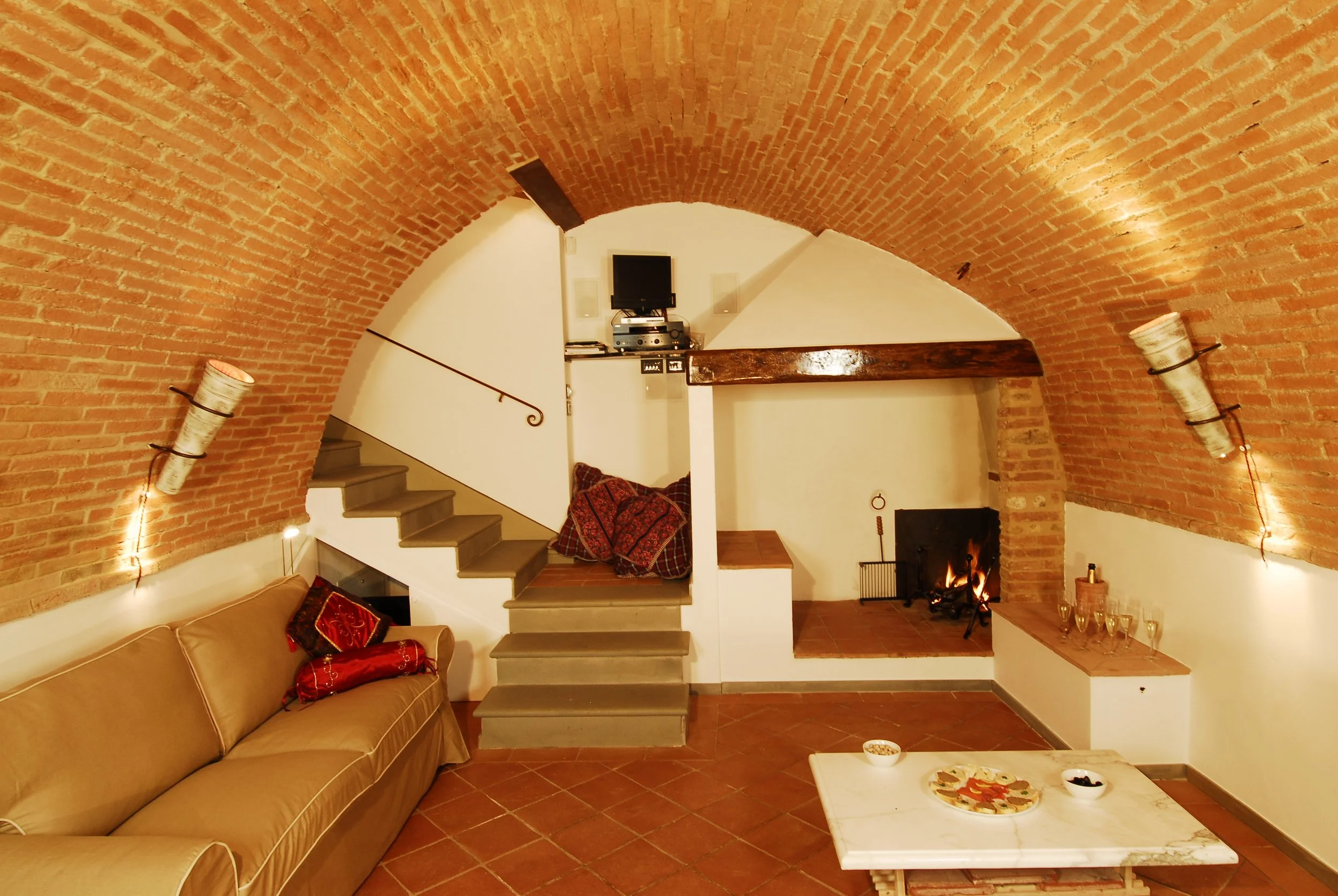 Warm Fire in Caminetto.jpg