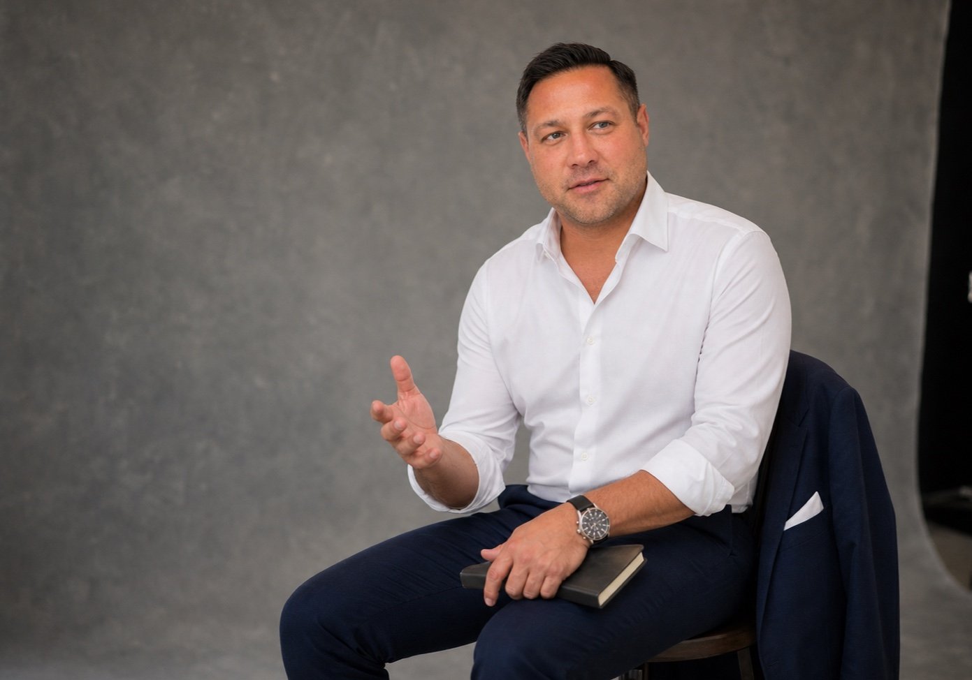 Del Denney discussing performance coaching in a professional studio