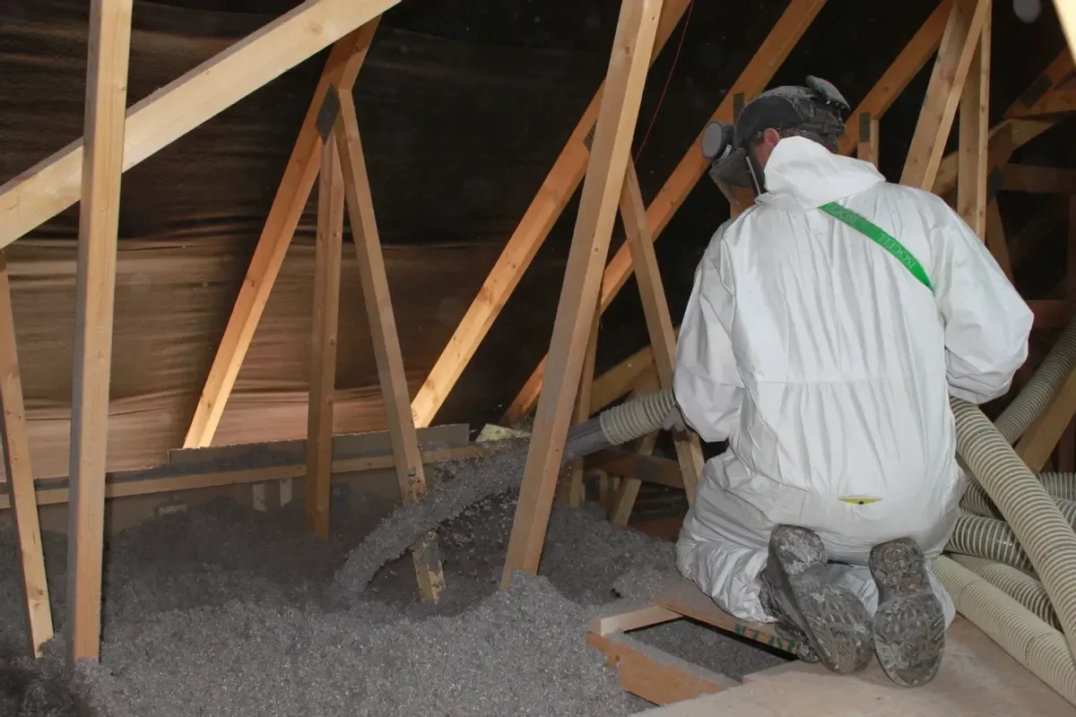 Ein komplett guide til blåseisolering med cellulose versus glasull, trefiber og andre alternativ